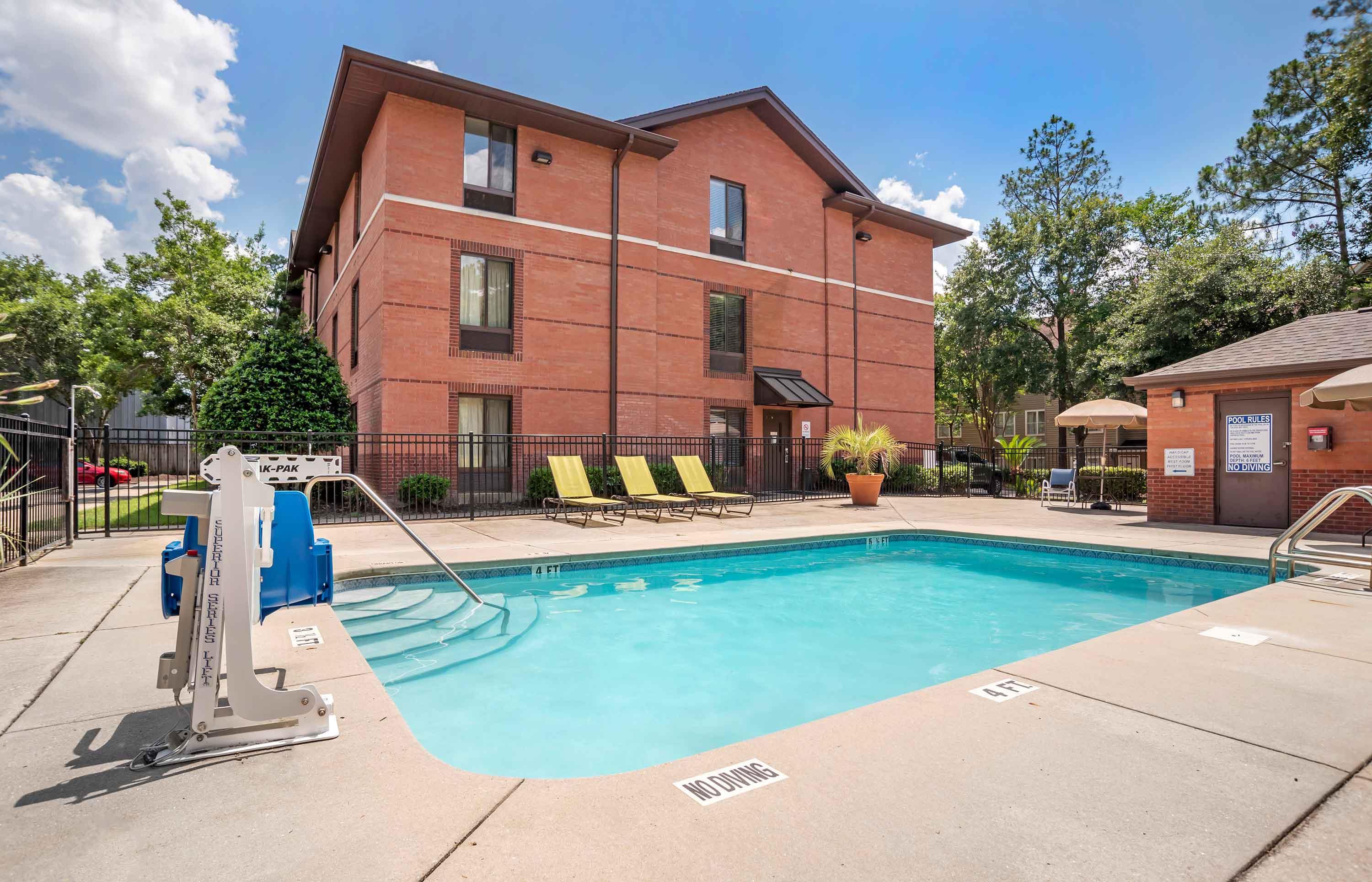 Swimming Pool | Extended Stay America Suites Tallahassee Killearn