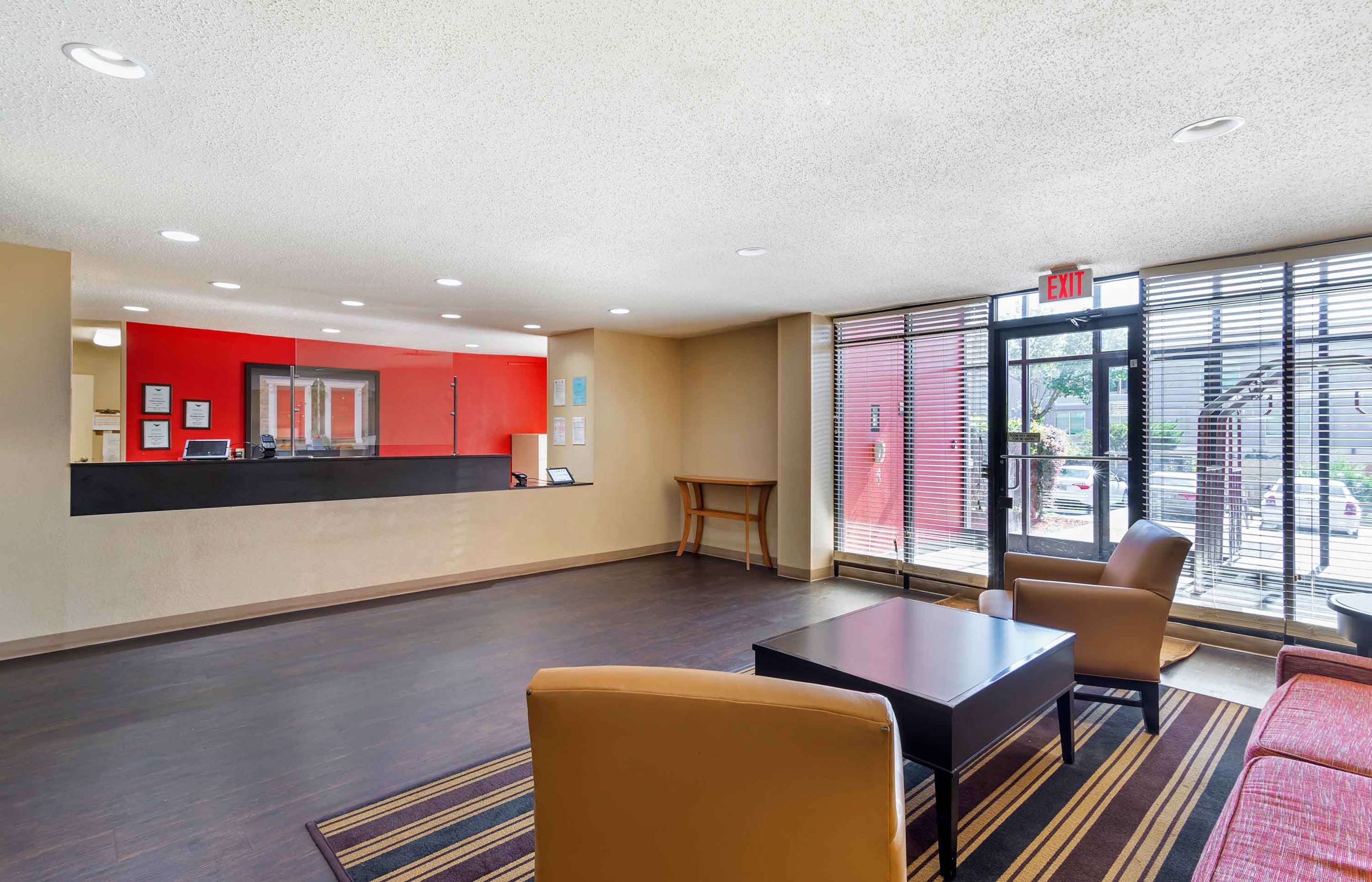 Lobby and Guest Check-in | Extended Stay America Suites Macon North