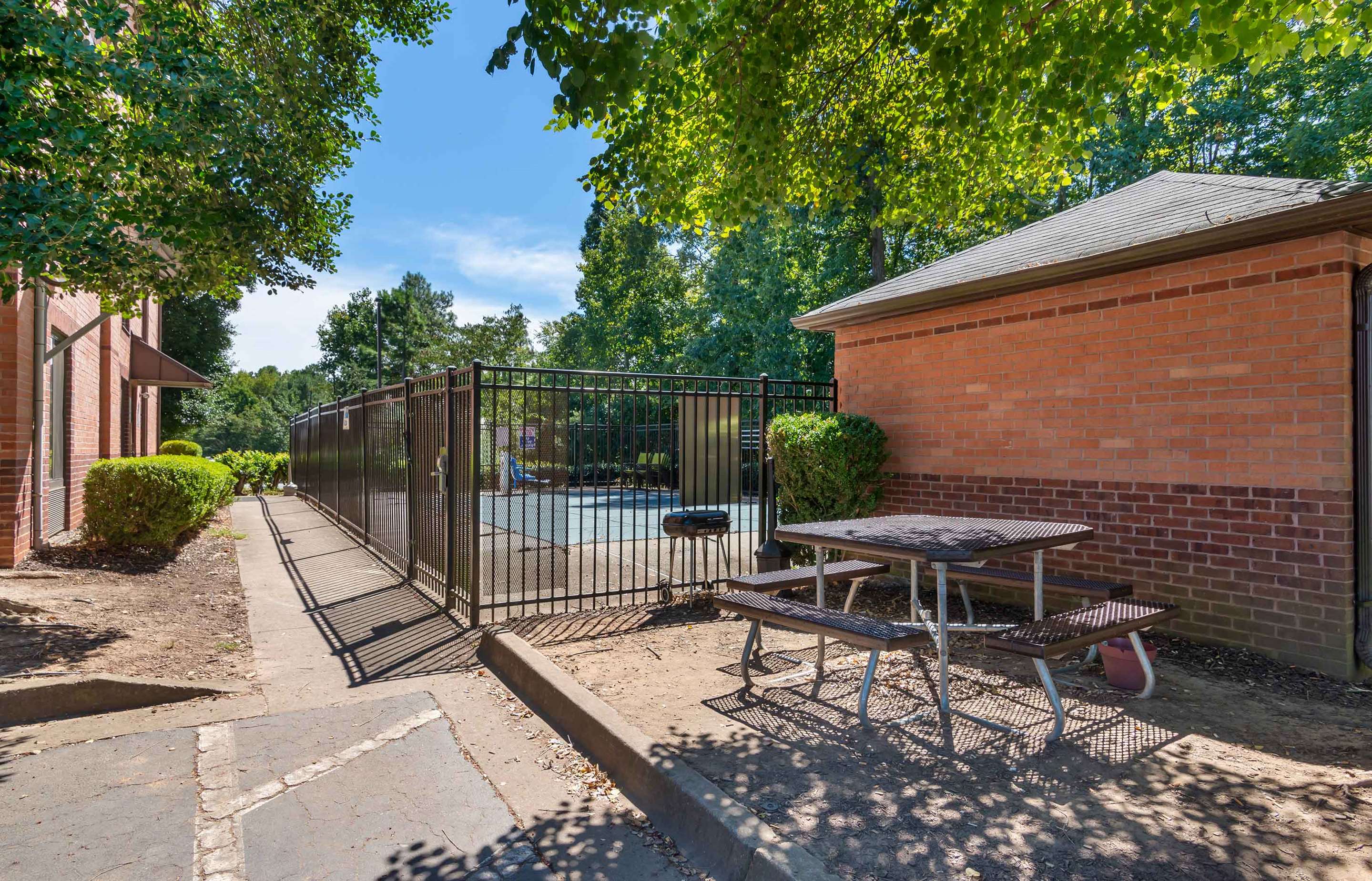 Picnic Area | Extended Stay America Suites Macon North