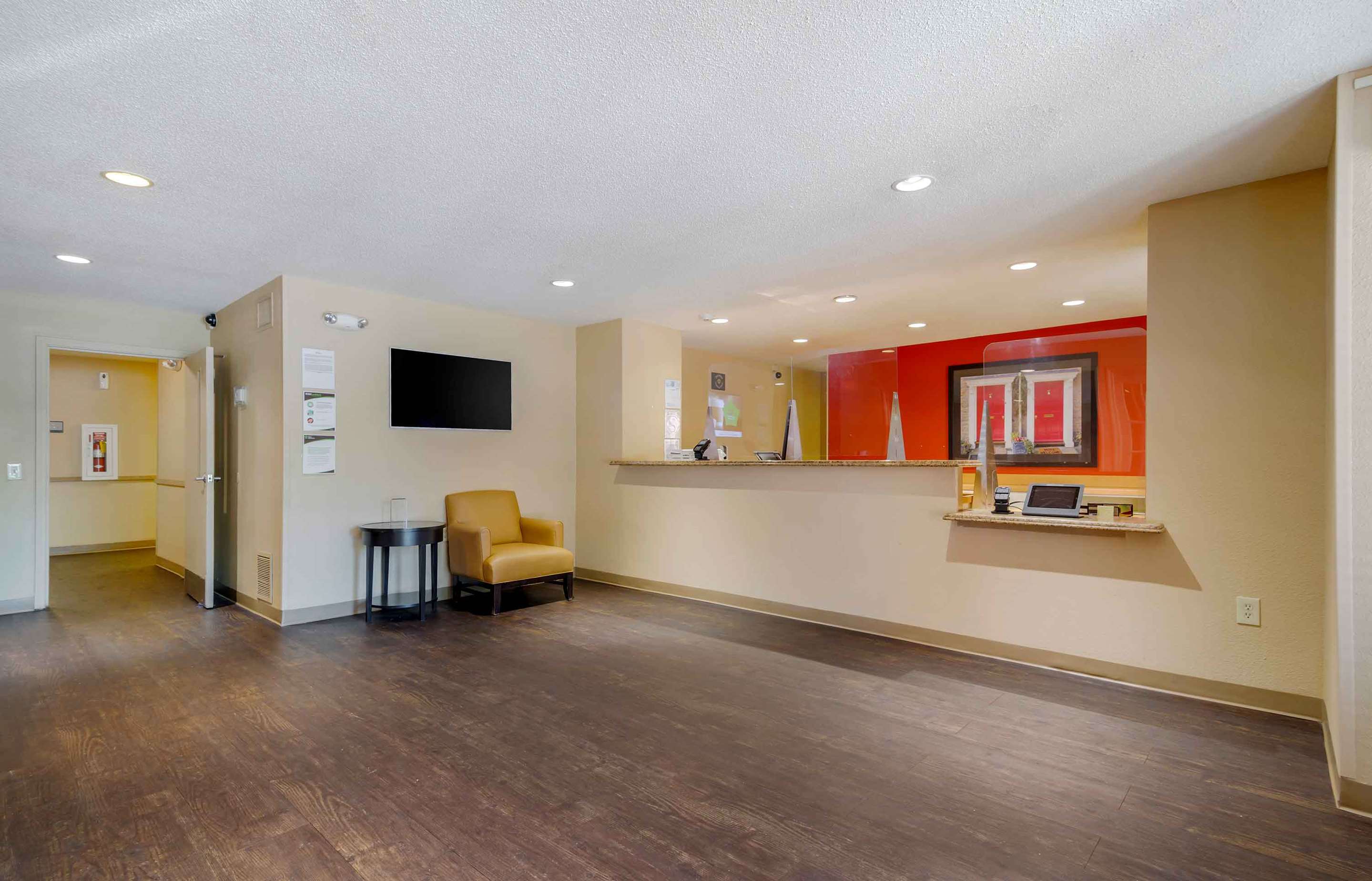 Lobby and Guest Check-in | Extended Stay America Suites Atlanta Vinings