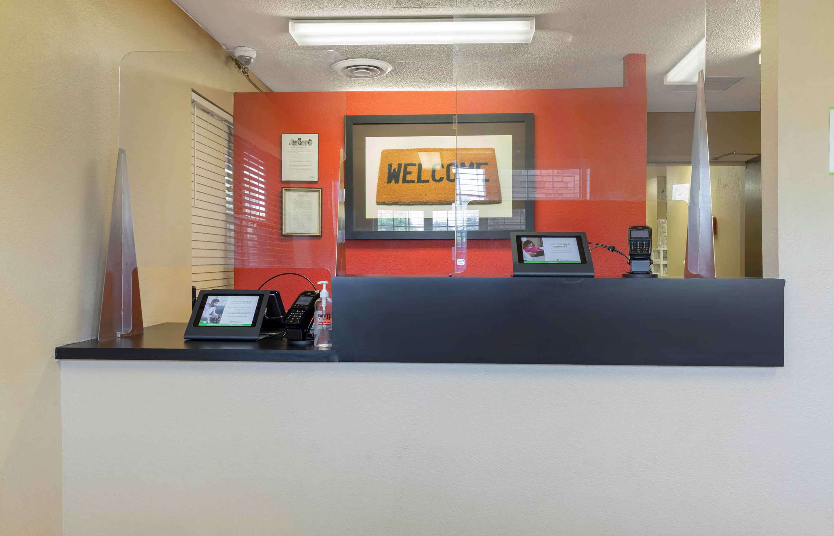 Lobby and Guest Check-in | Extended Stay America Suites - Columbia - Ft Jackson