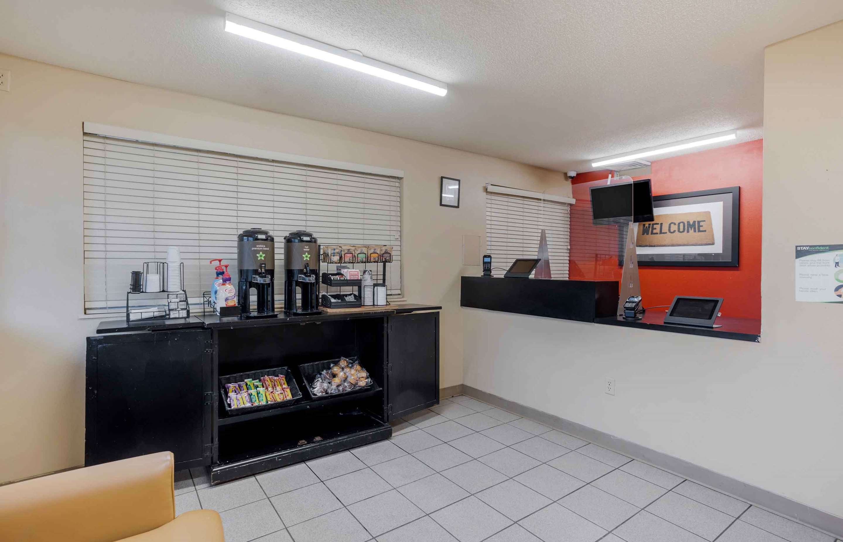 Lobby and Guest Check-in | Extended Stay America Suites - Little Rock - Financial Centre Parkway