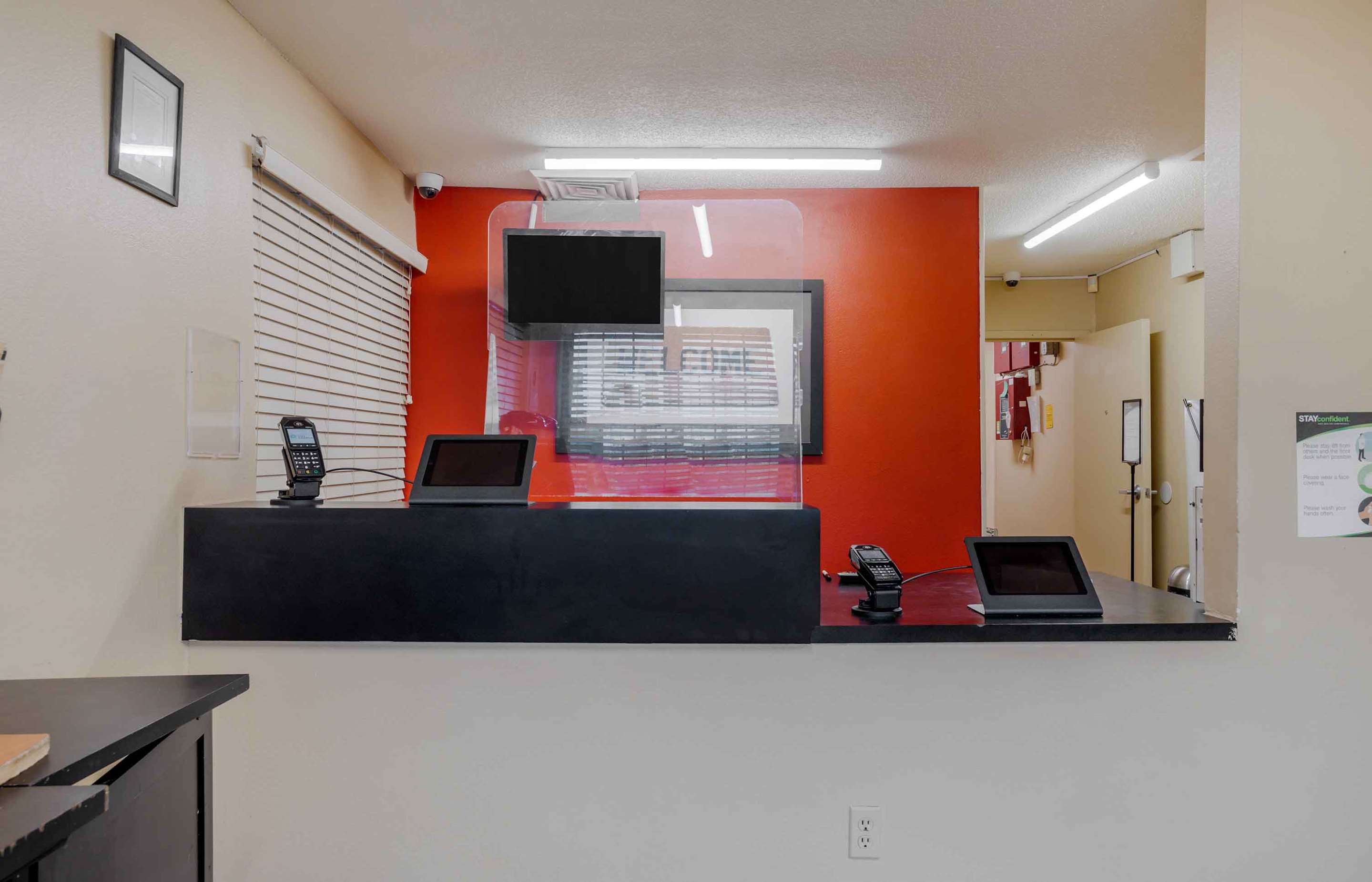 Lobby and Guest Check-in | Extended Stay America Suites - Little Rock - Financial Centre Parkway