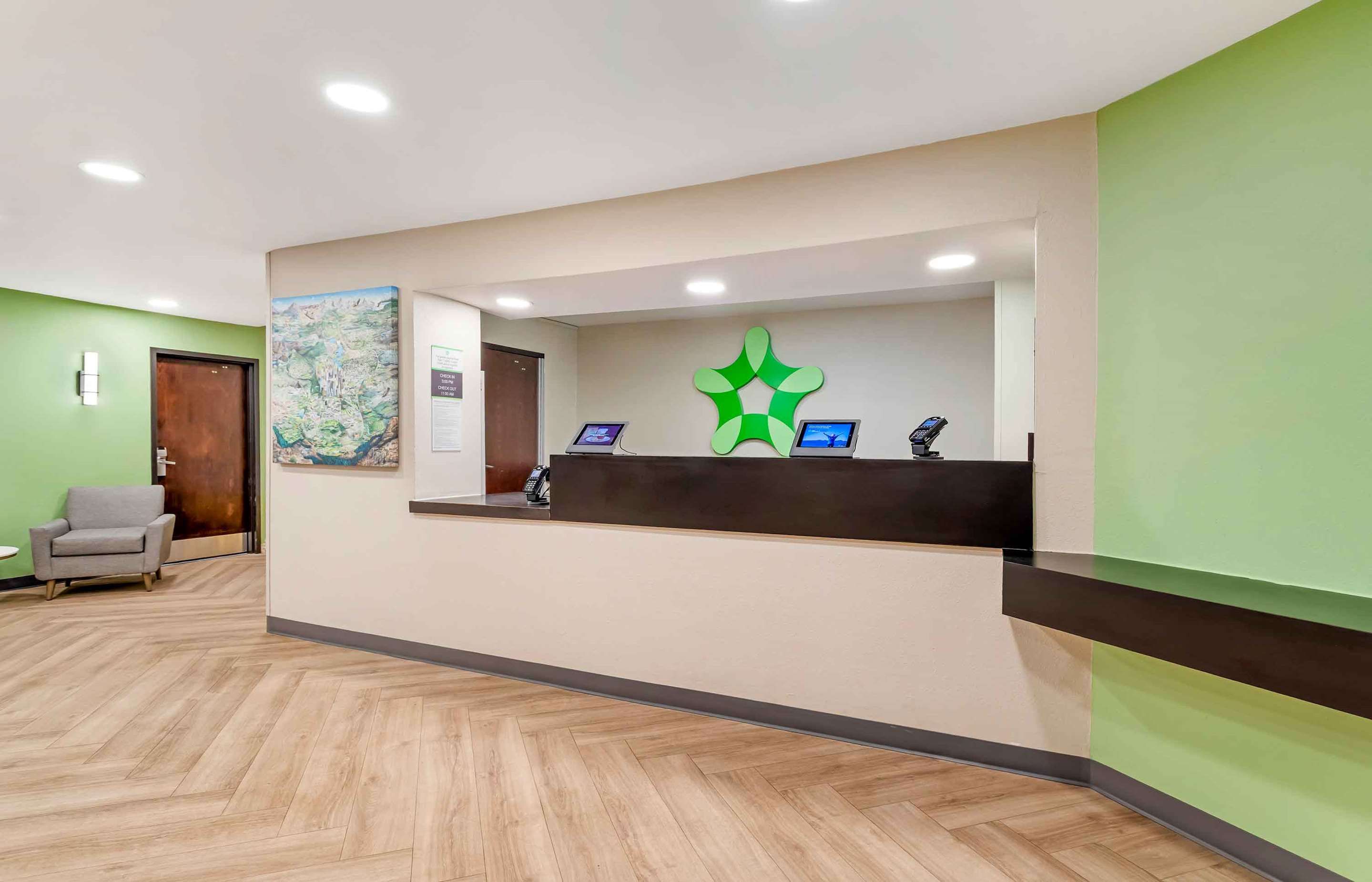 Lobby and Guest Check-in | Extended Stay America Suites Asheville Tunnel Rd
