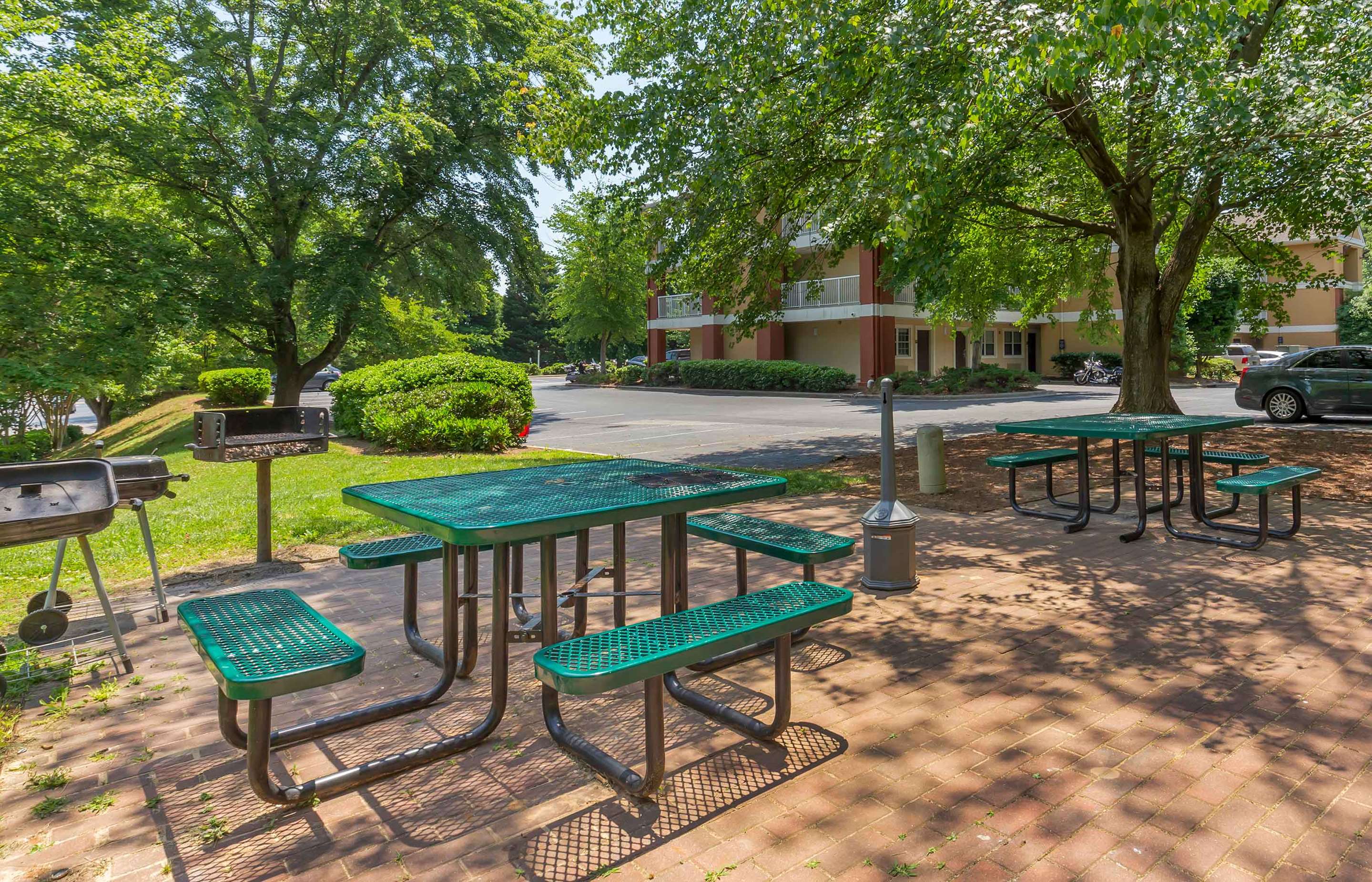 Exterior | Extended Stay America Suites - Greensboro - Wendover Ave - Big Tree Way