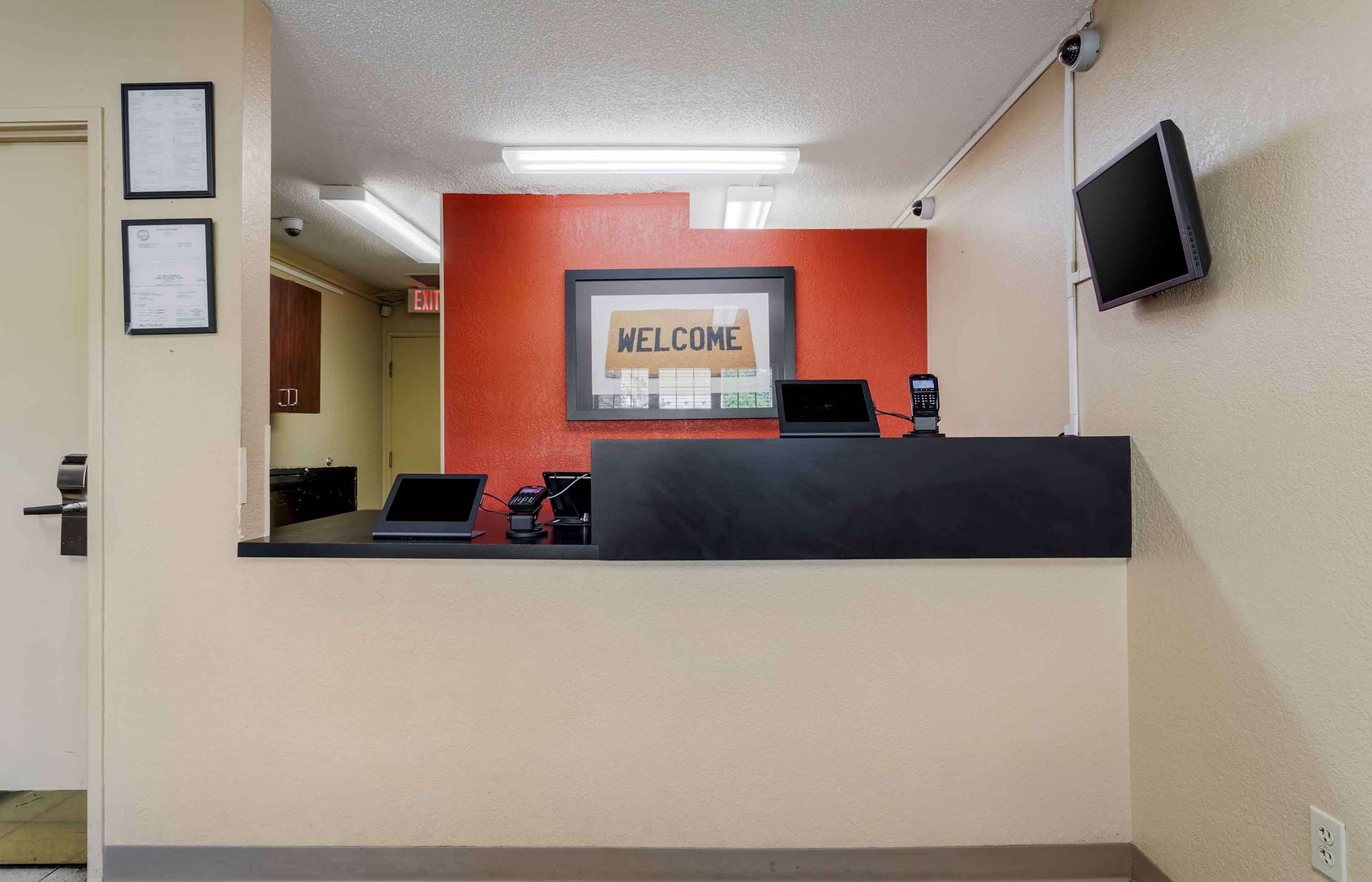 Lobby and Guest Check-in | Extended Stay America Suites - Greensboro - Wendover Ave - Big Tree Way