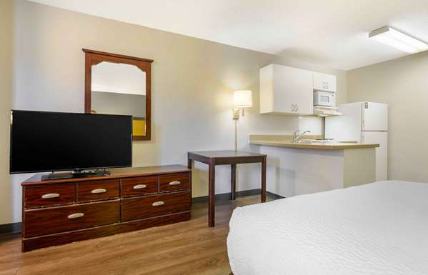  - Extended Stay America Suites Roanoke - I-581, Exit 3W