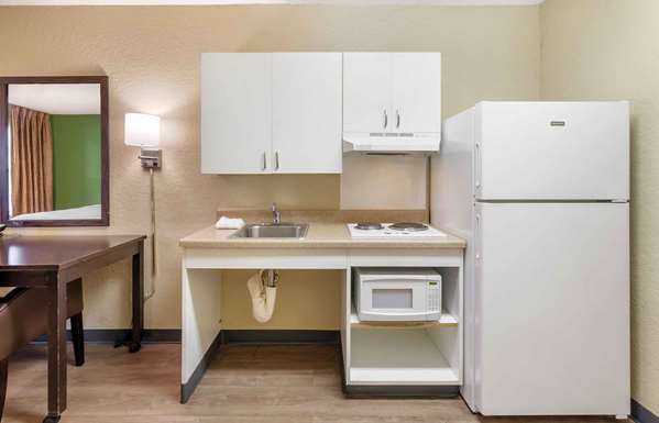  - Extended Stay America Suites Roanoke - I-581, Exit 3W