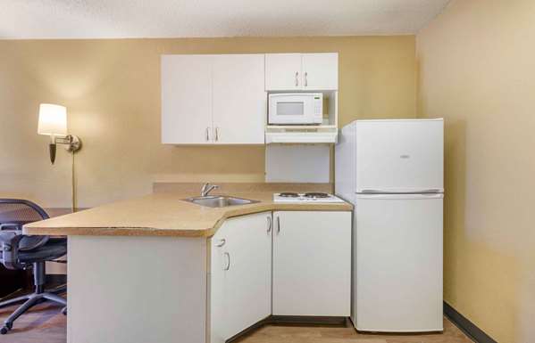 - Extended Stay America Suites Roanoke - I-581, Exit 3W