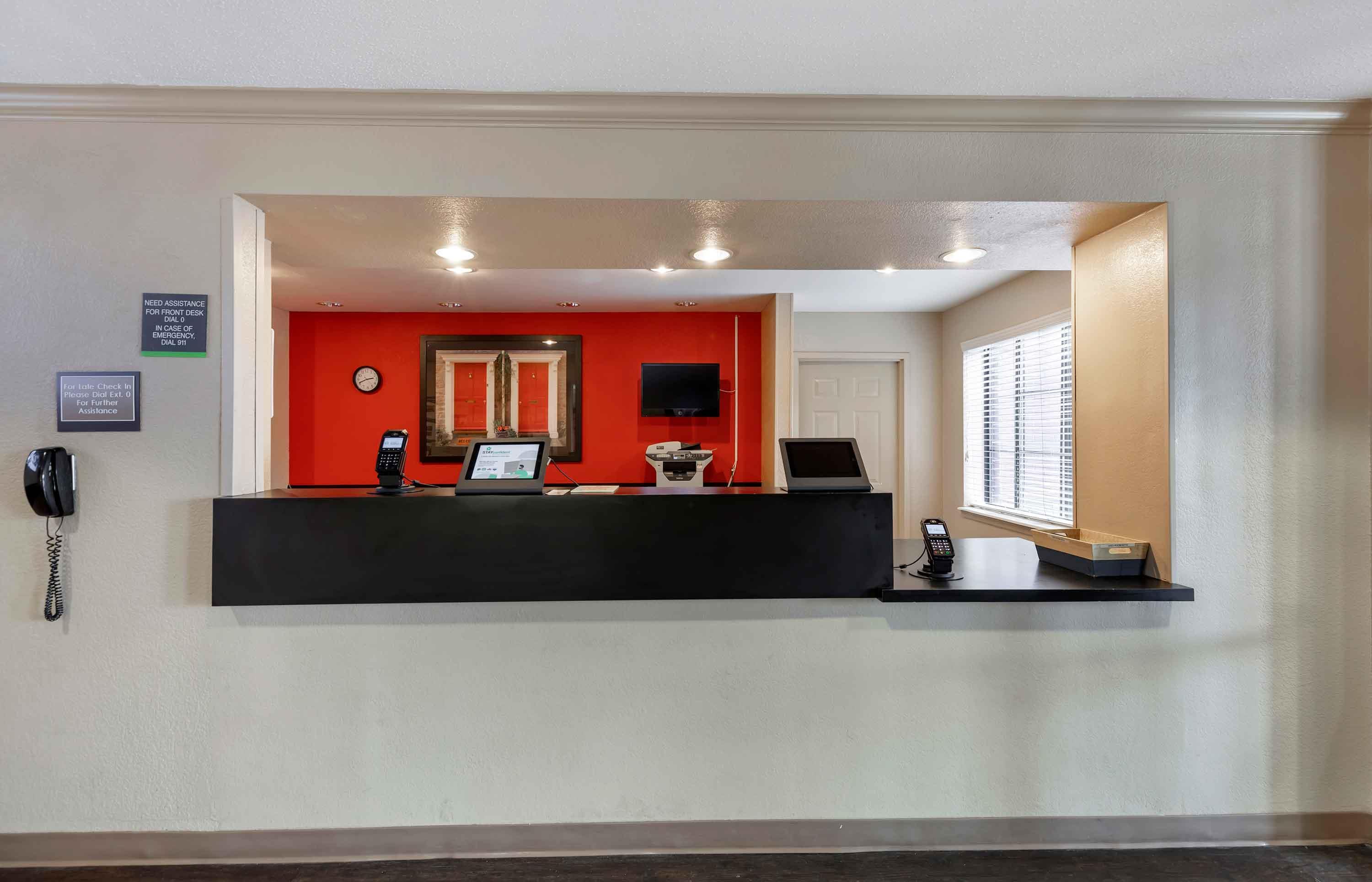 Lobby and Guest Check-in | Extended Stay America Suites - Denver - Tech Center South