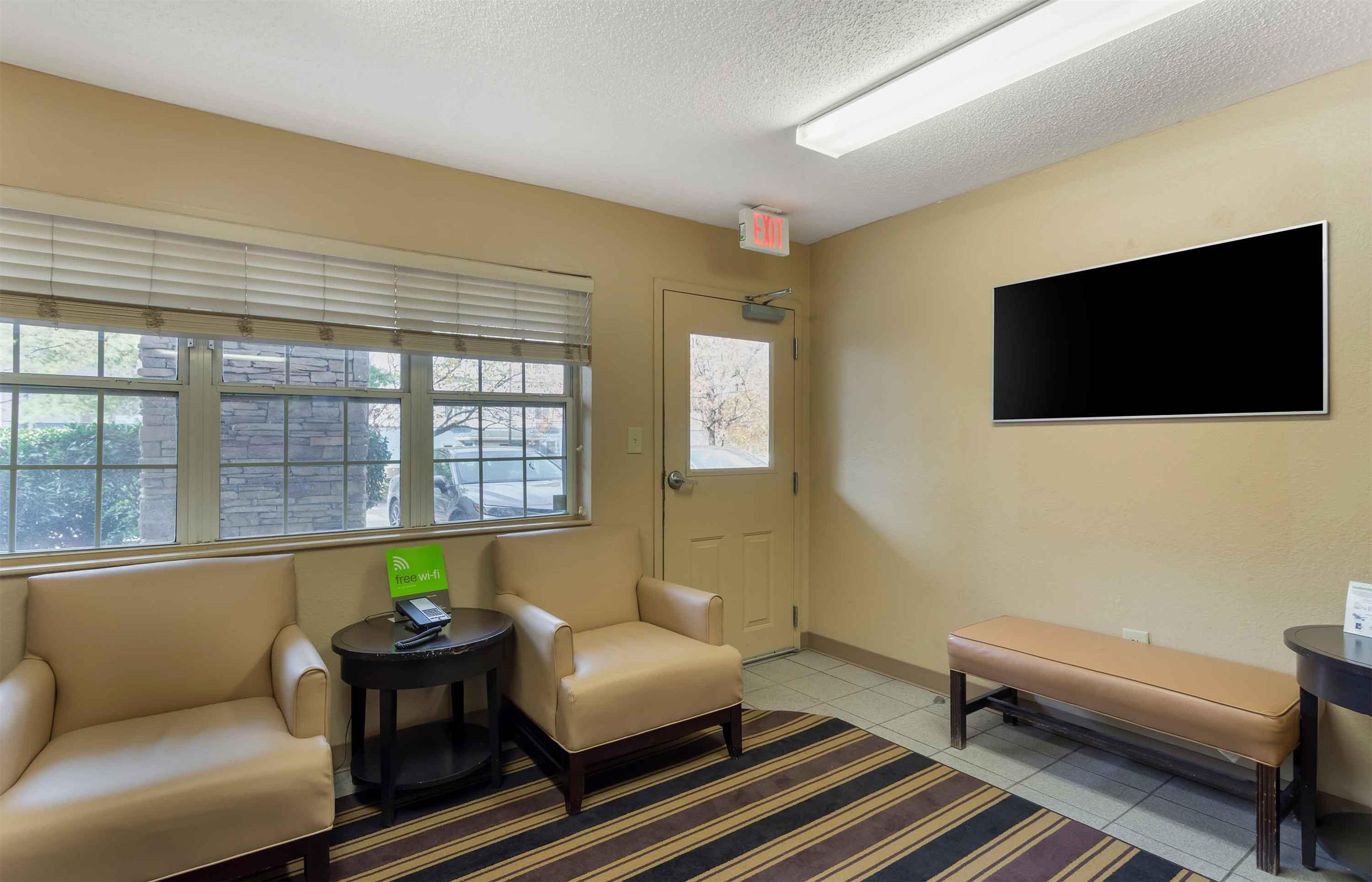 Lobby and Guest Check-in | Extended Stay America Suites - Nashville - Airport