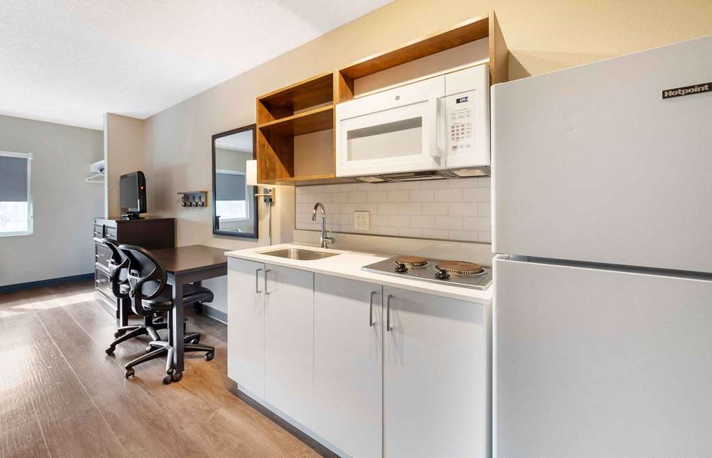 EXTENDED STAY AMERICA PREMIER-guestroom-Guest Room,Kitchen/Kitchenette,On-Site.jpg