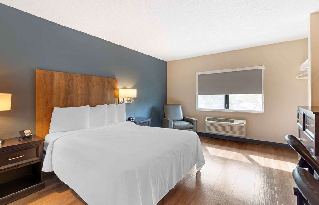 EXTENDED STAY AMERICA PREMIER-guestroom-Guest Room,On-Site.jpg