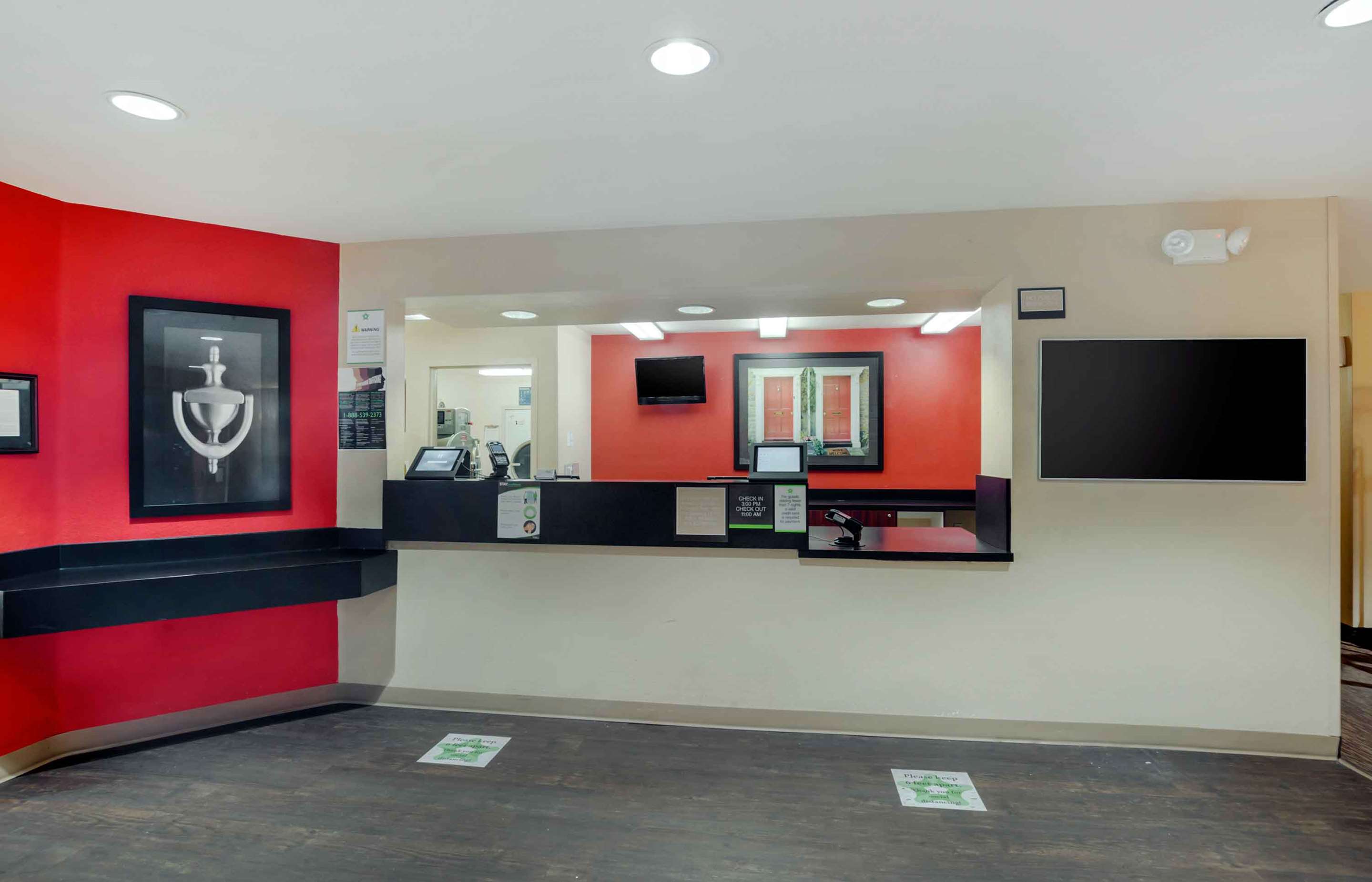 Lobby and Guest Check-in | Extended Stay America Suites Los Angeles Torrance Blvd