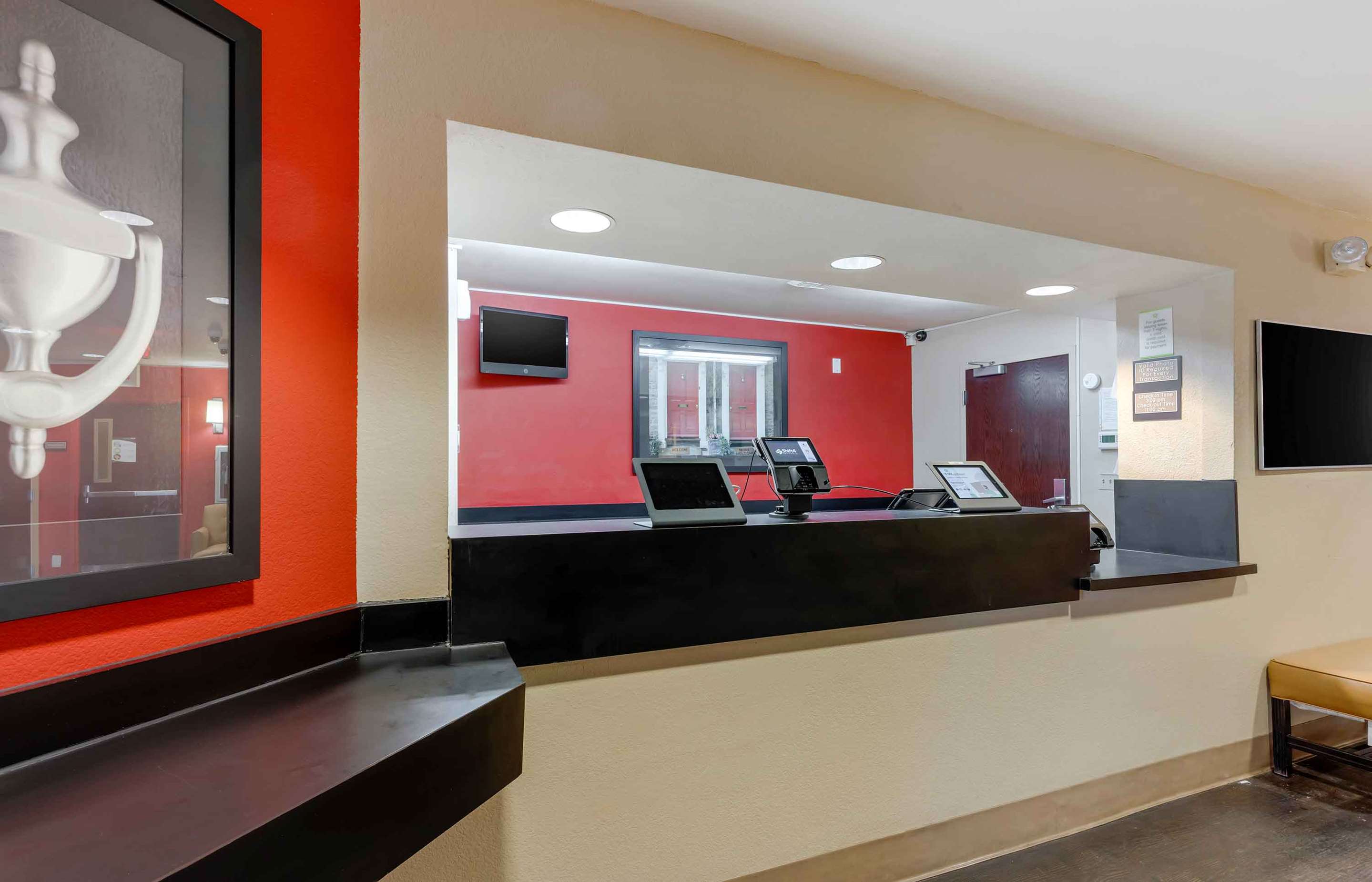 Lobby and Guest Check-in | Extended Stay America Suites Pleasant Hill Buskirk Ave