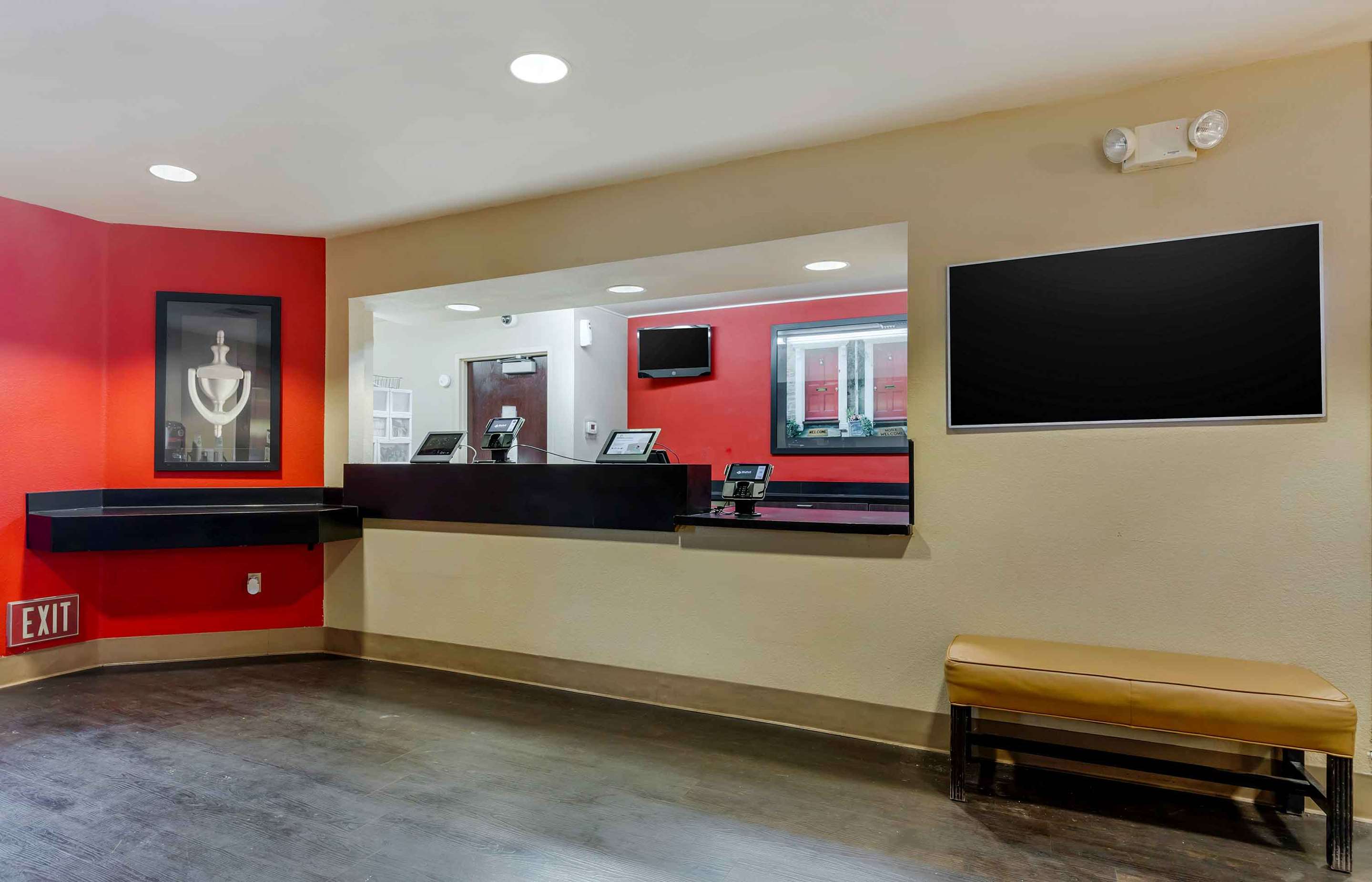 Lobby and Guest Check-in | Extended Stay America Suites Pleasant Hill Buskirk Ave