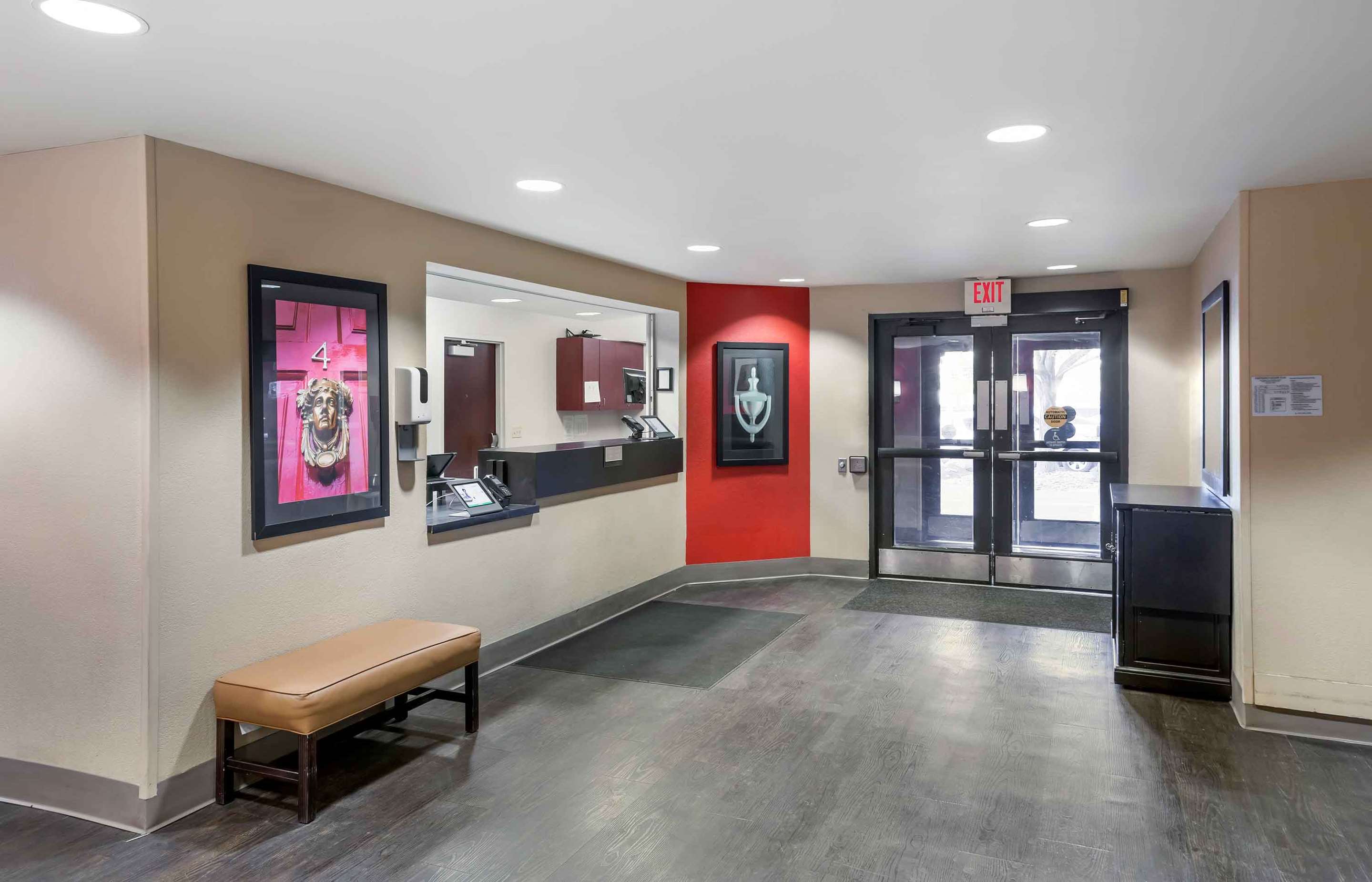 Lobby and Guest Check-in | Extended Stay America Suites Salt Lake City West Valley Ctr