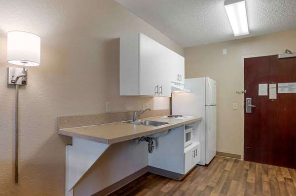  - Extended Stay America Suites Lake Forest