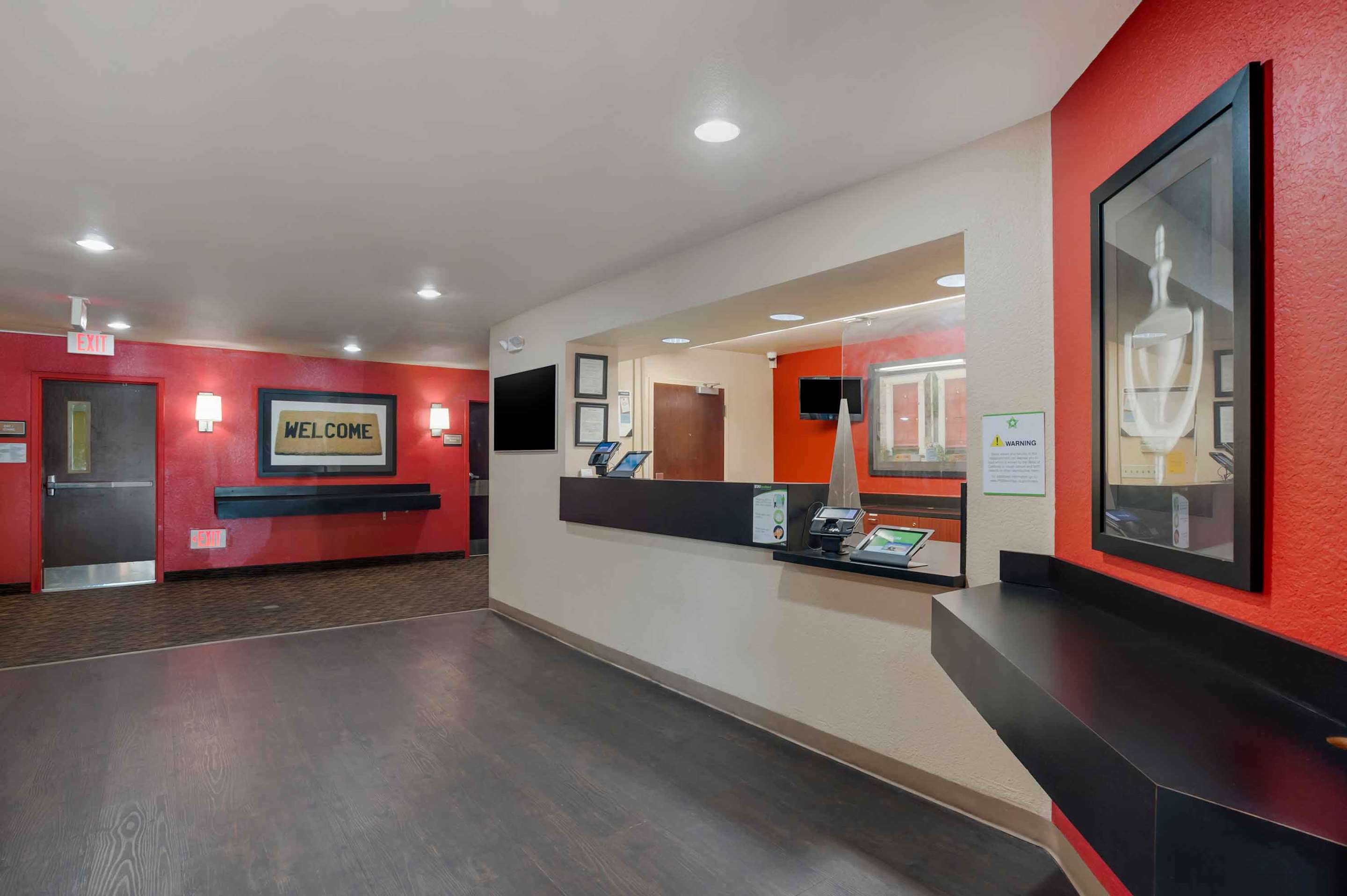 Lobby and Guest Check-in | Extended Stay America Suites Orange County Lake Forest