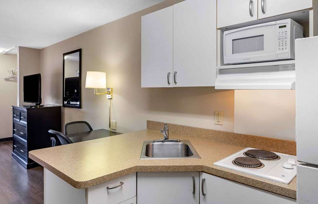 EXTENDED STAY AMERICA SUITES-guestroom-Guest Room,Kitchen/Kitchenette,On-Site.jpg
