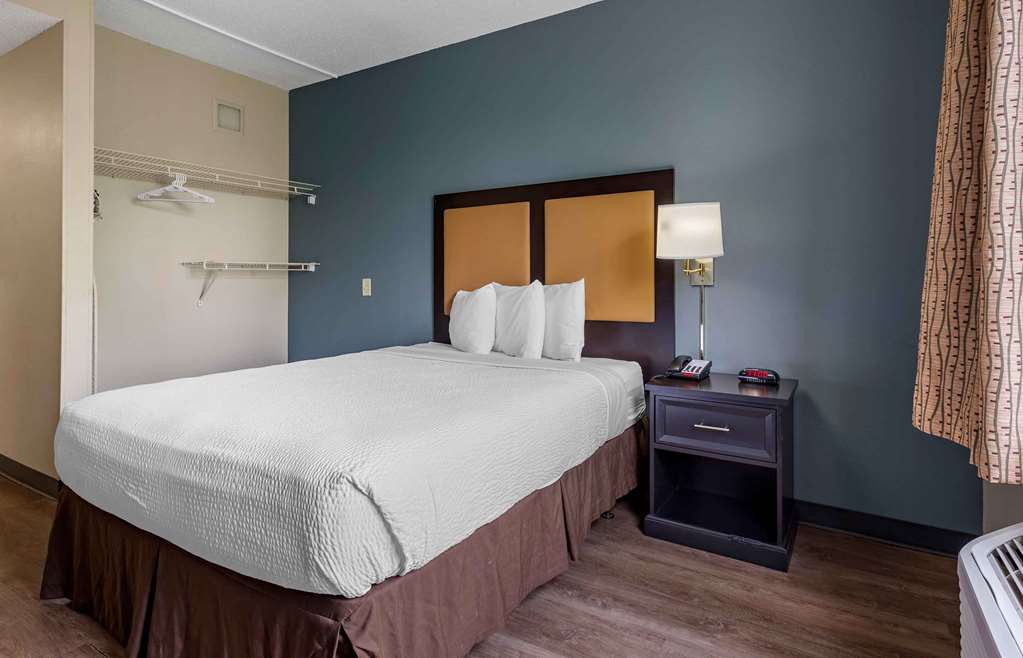 EXTENDED STAY AMERICA SUITES-guestroom-Guest Room,On-Site.jpg