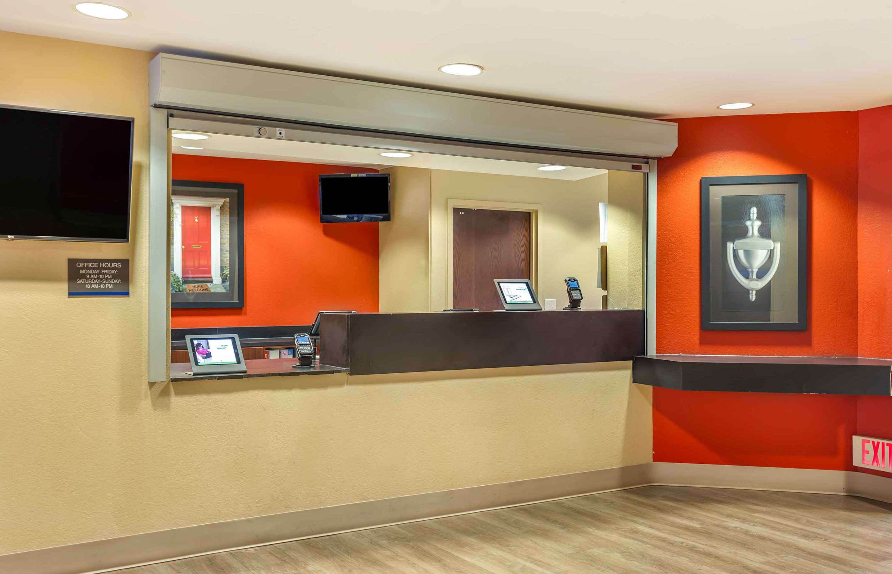 Lobby and Guest Check-in | Extended Stay America Select Philadelphia Malvern Great Vall