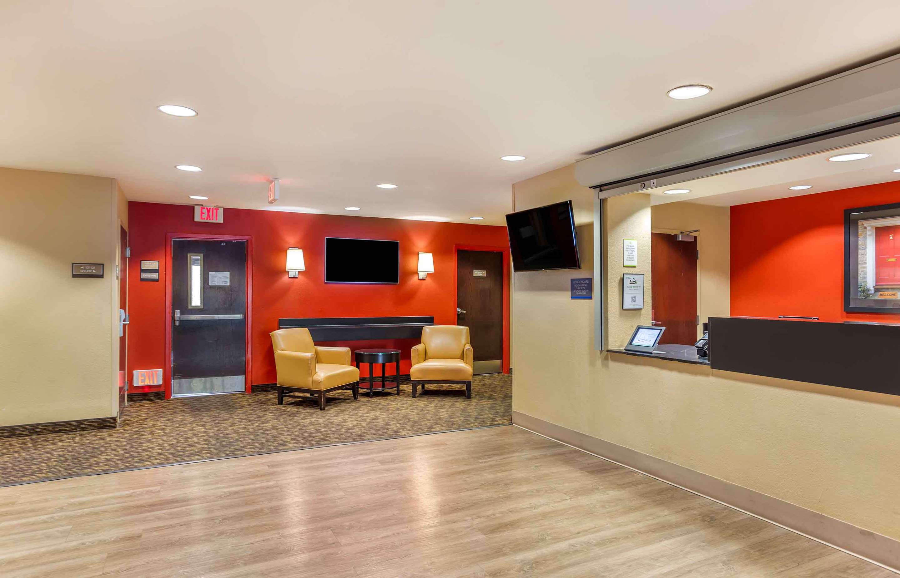 Lobby and Guest Check-in | Extended Stay America Select Philadelphia Malvern Great Vall