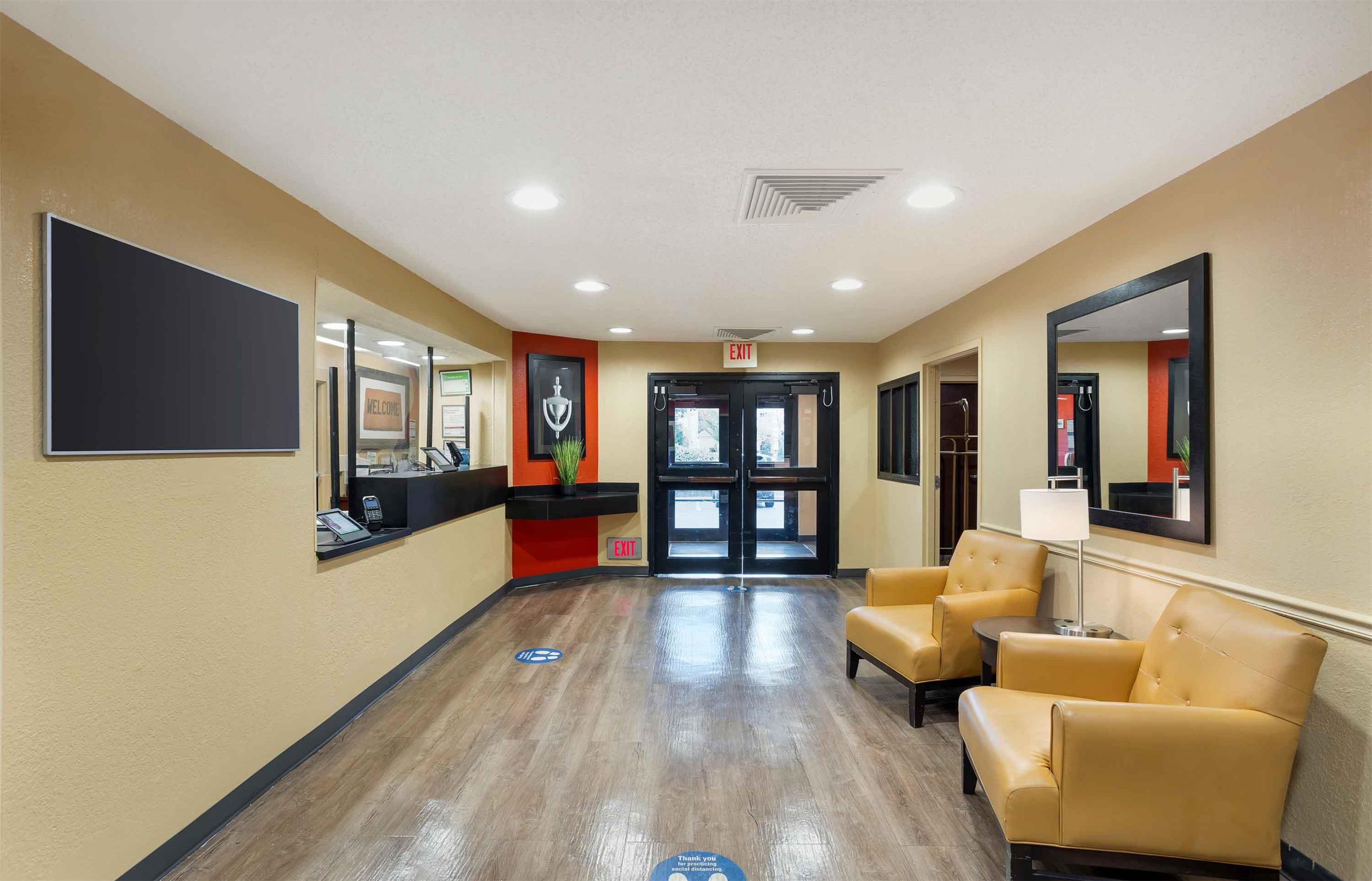 Lobby and Guest Check-in | Extended Stay America Suites Mt Laurel Crawford Pl