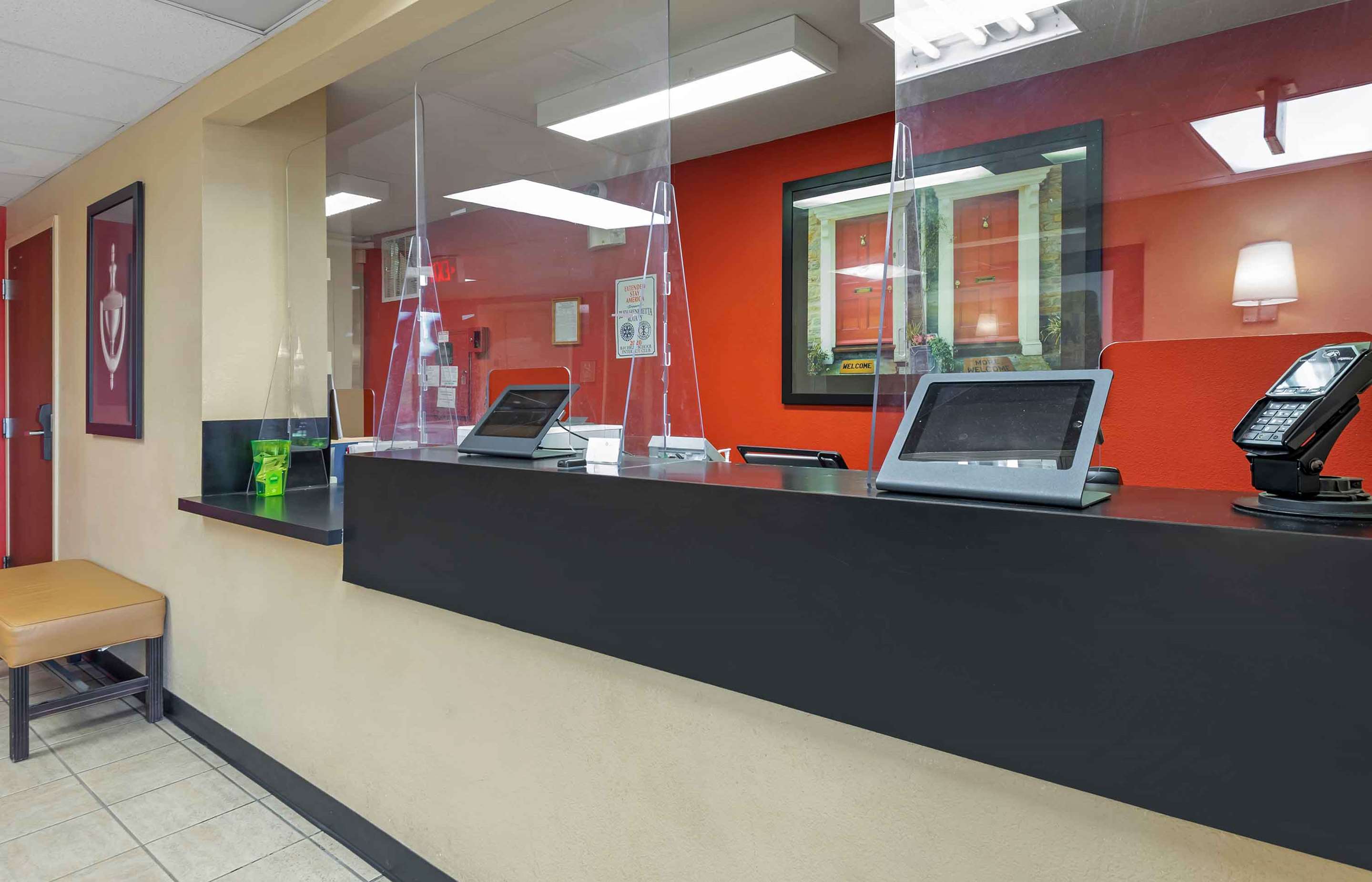 Lobby and Guest Check-in | Extended Stay America Suites Rochester Henrietta