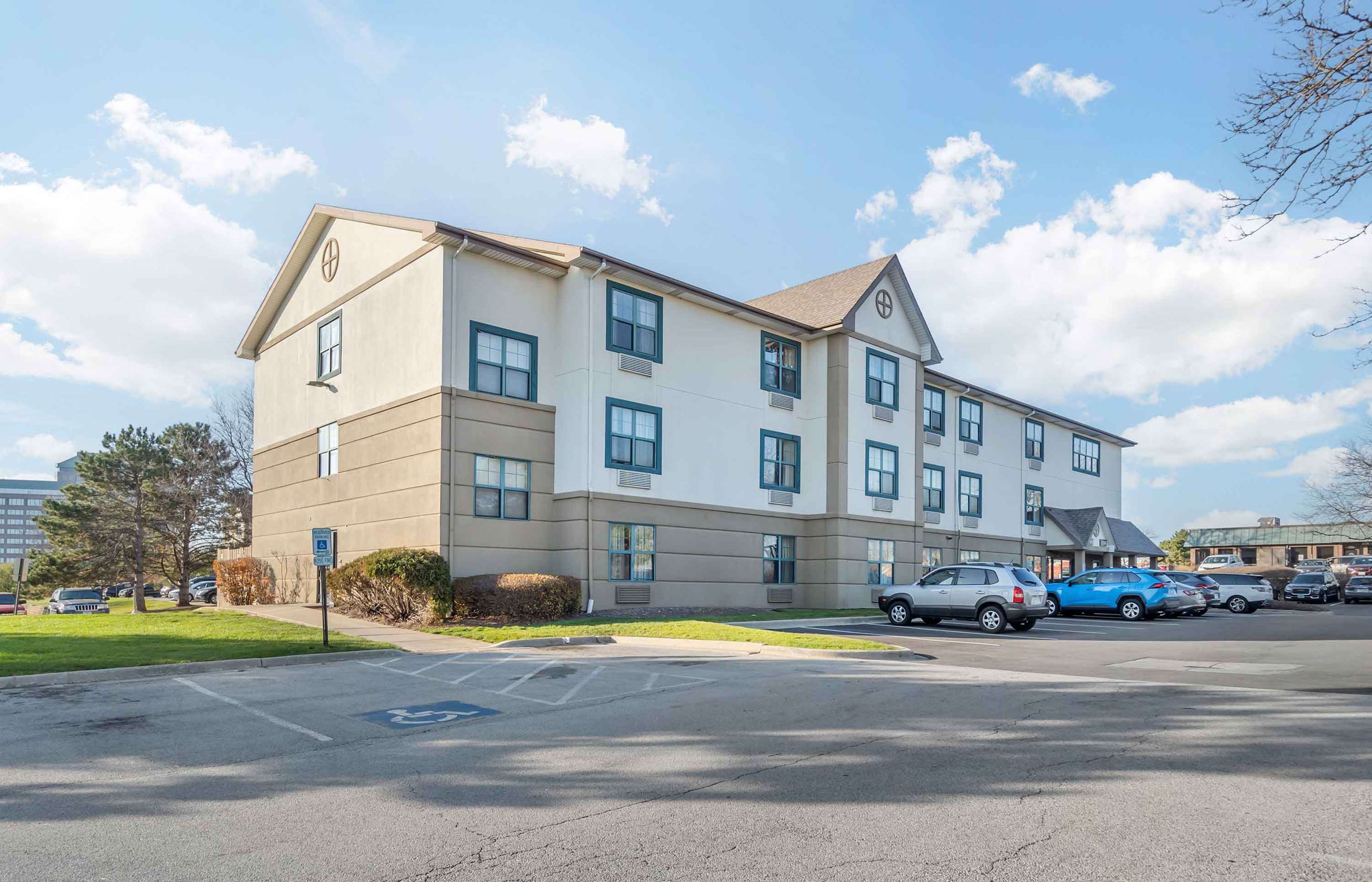 Exterior | Extended Stay America Suites - Chicago - Downers Grove
