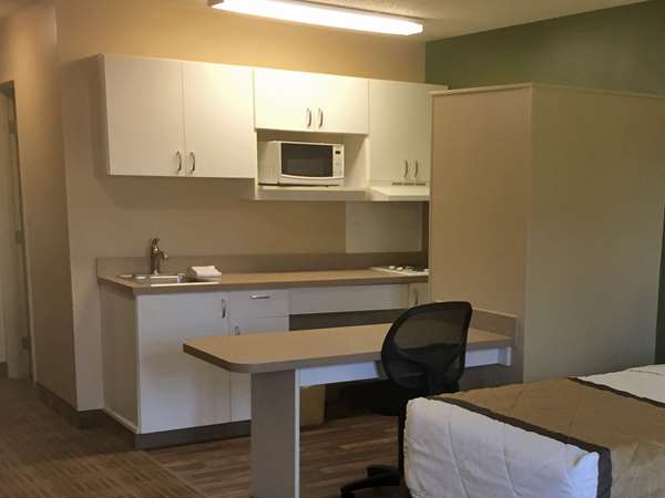  - Extended Stay America Suites Madison Heights - I-75, Exit 65