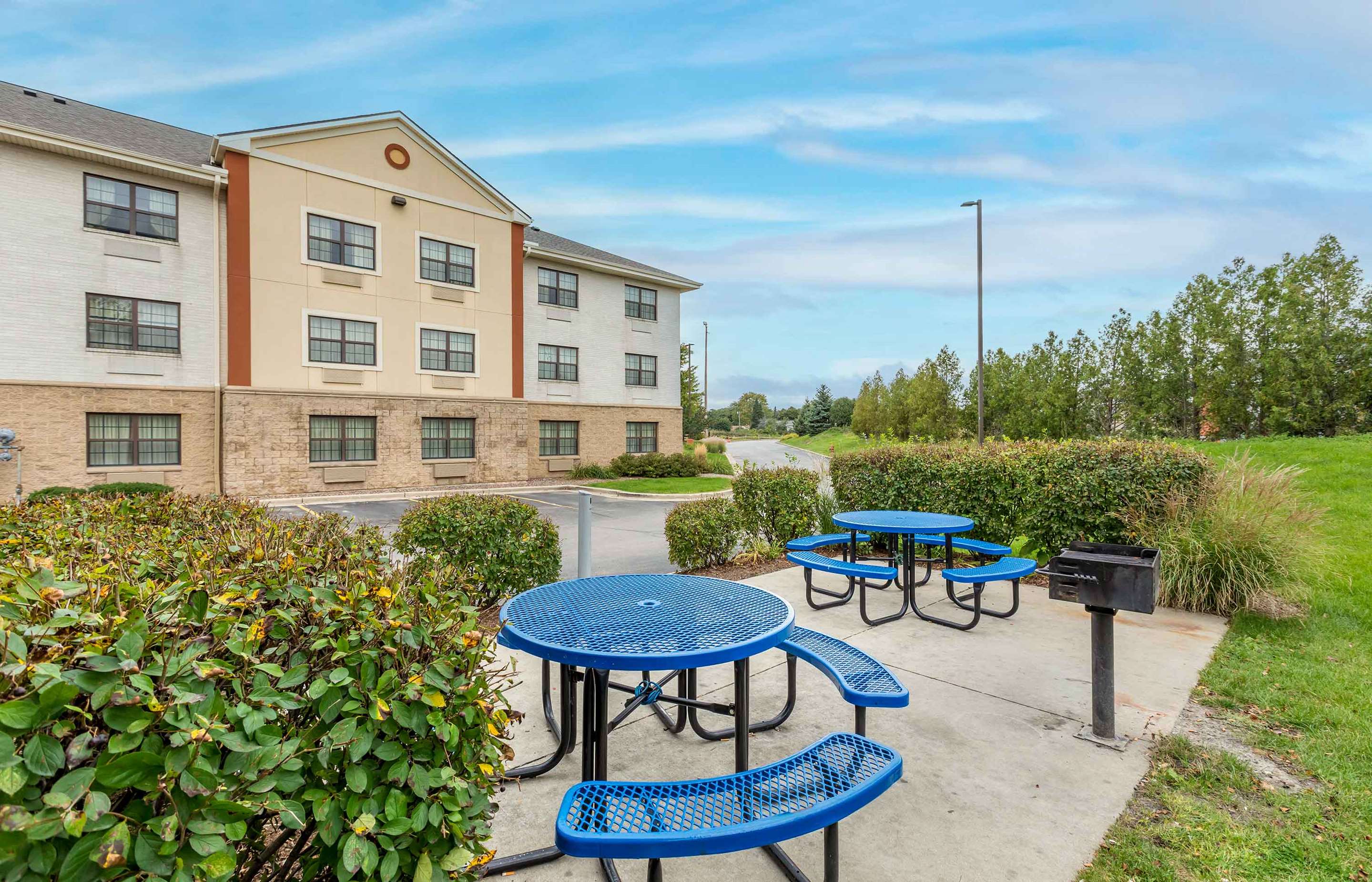 Picnic Area | Extended Stay America Suites Milwaukee Wauwatosa