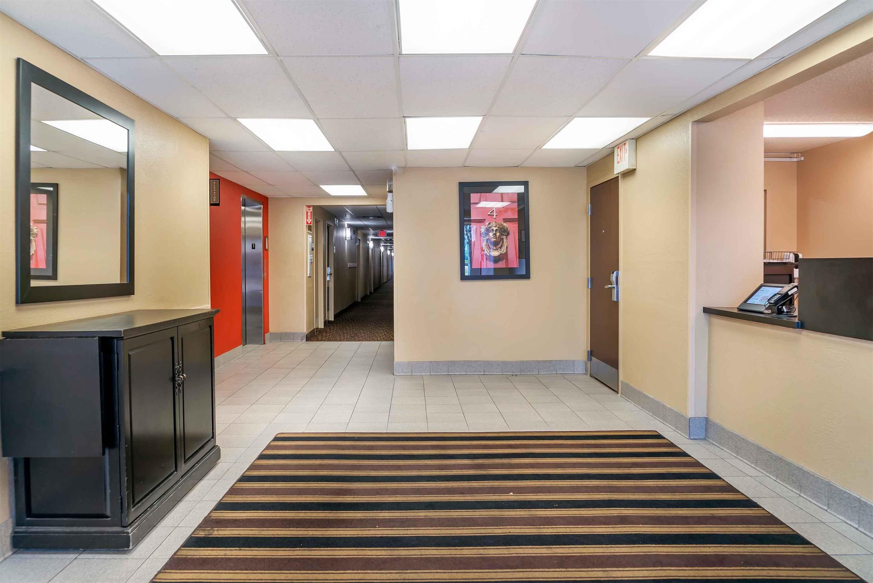 Lobby and Guest Check-in | Extended Stay America Suites Toledo Holland