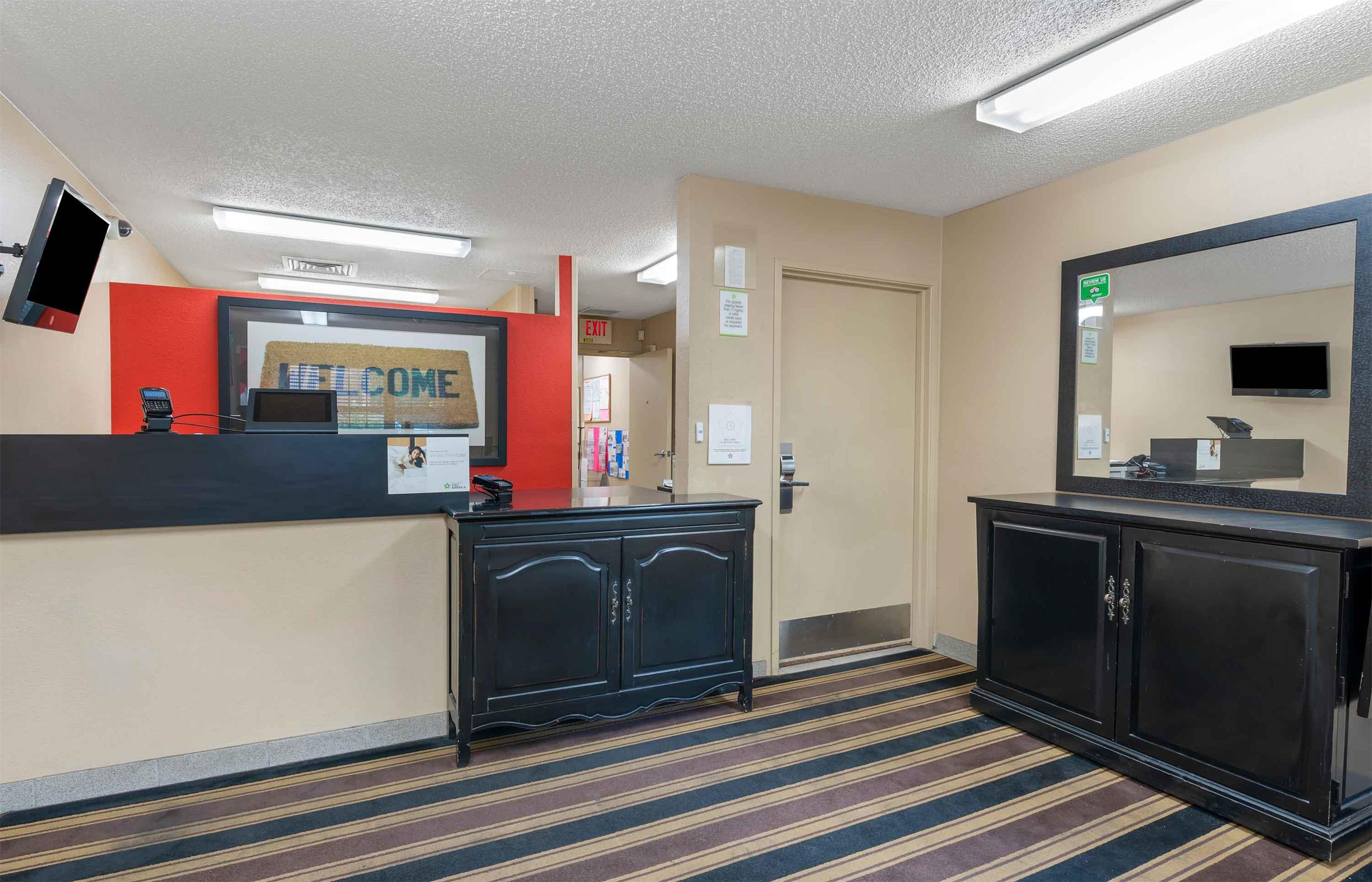 Lobby and Guest Check-in | Extended Stay America Suites Cincinnati Springdale I275