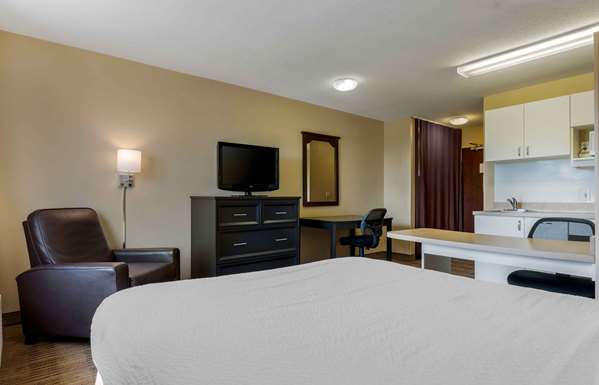  - Extended Stay America Suites Gurnee - I-94, Exit 8