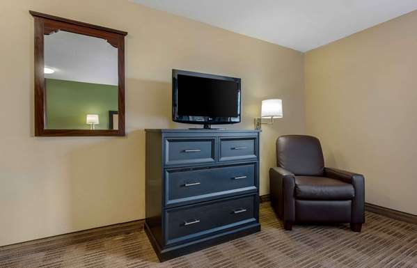  - Extended Stay America Suites Gurnee - I-94, Exit 8