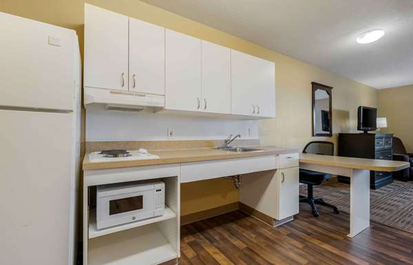  - Extended Stay America Suites Gurnee - I-94, Exit 8