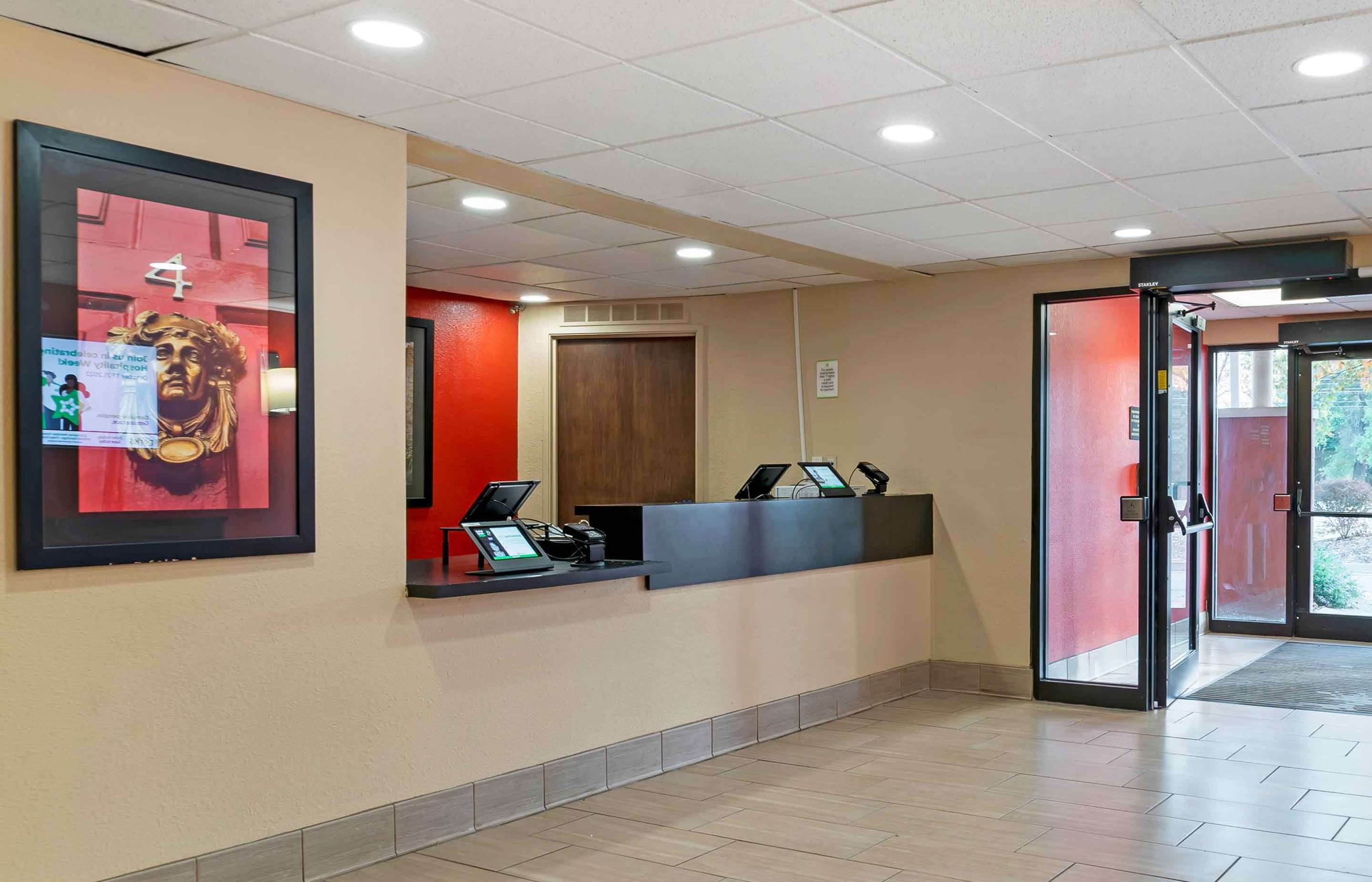 Lobby and Guest Check-in | Extended Stay America Suites - Detroit - Novi - Haggerty Road