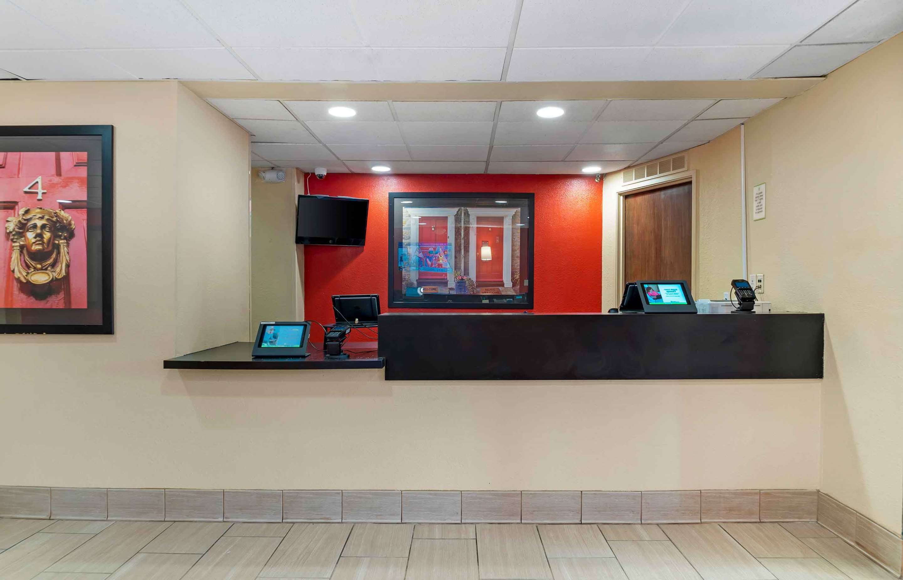 Lobby and Guest Check-in | Extended Stay America Suites - Detroit - Novi - Haggerty Road