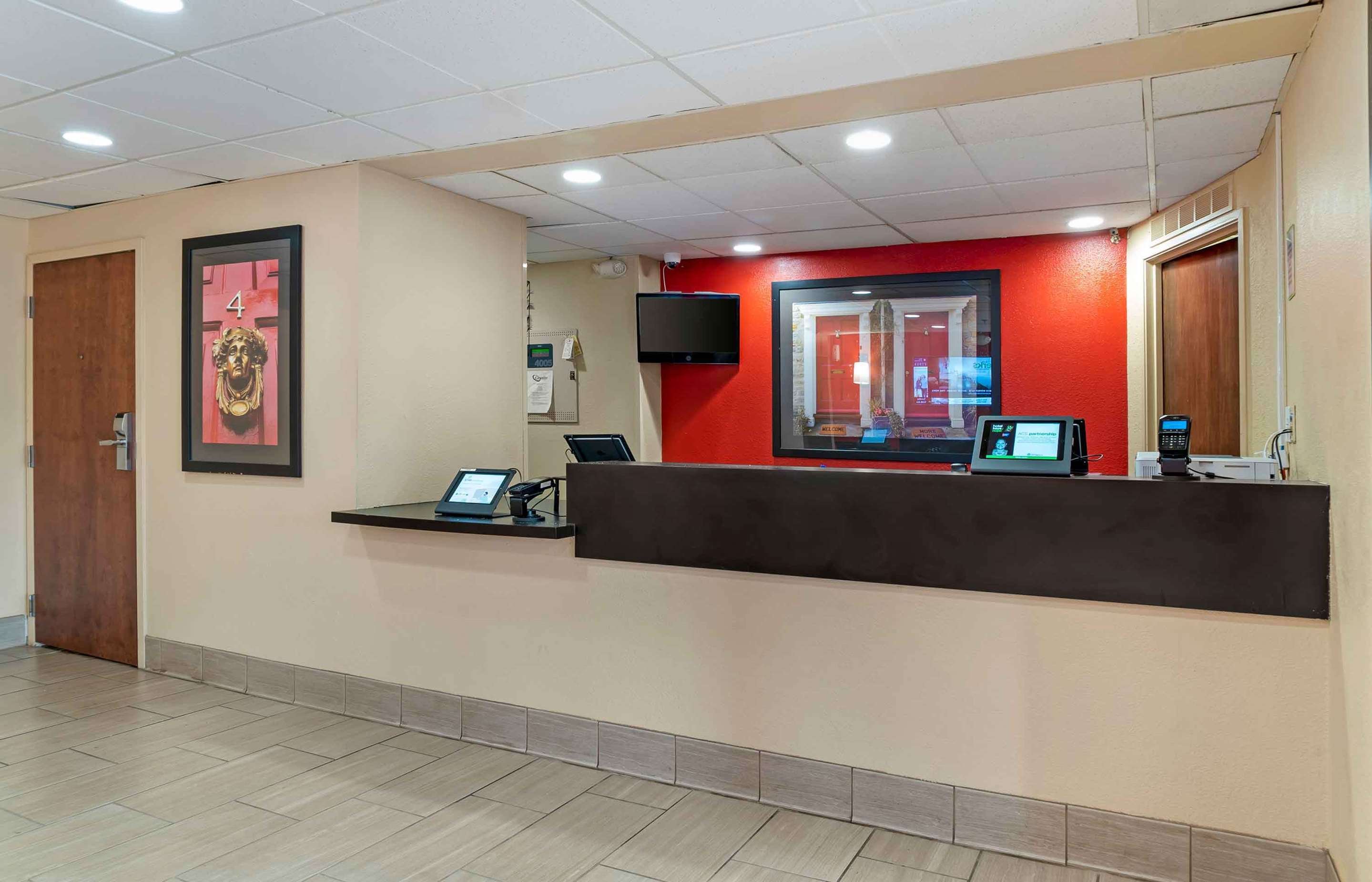 Lobby and Guest Check-in | Extended Stay America Suites - Detroit - Novi - Haggerty Road