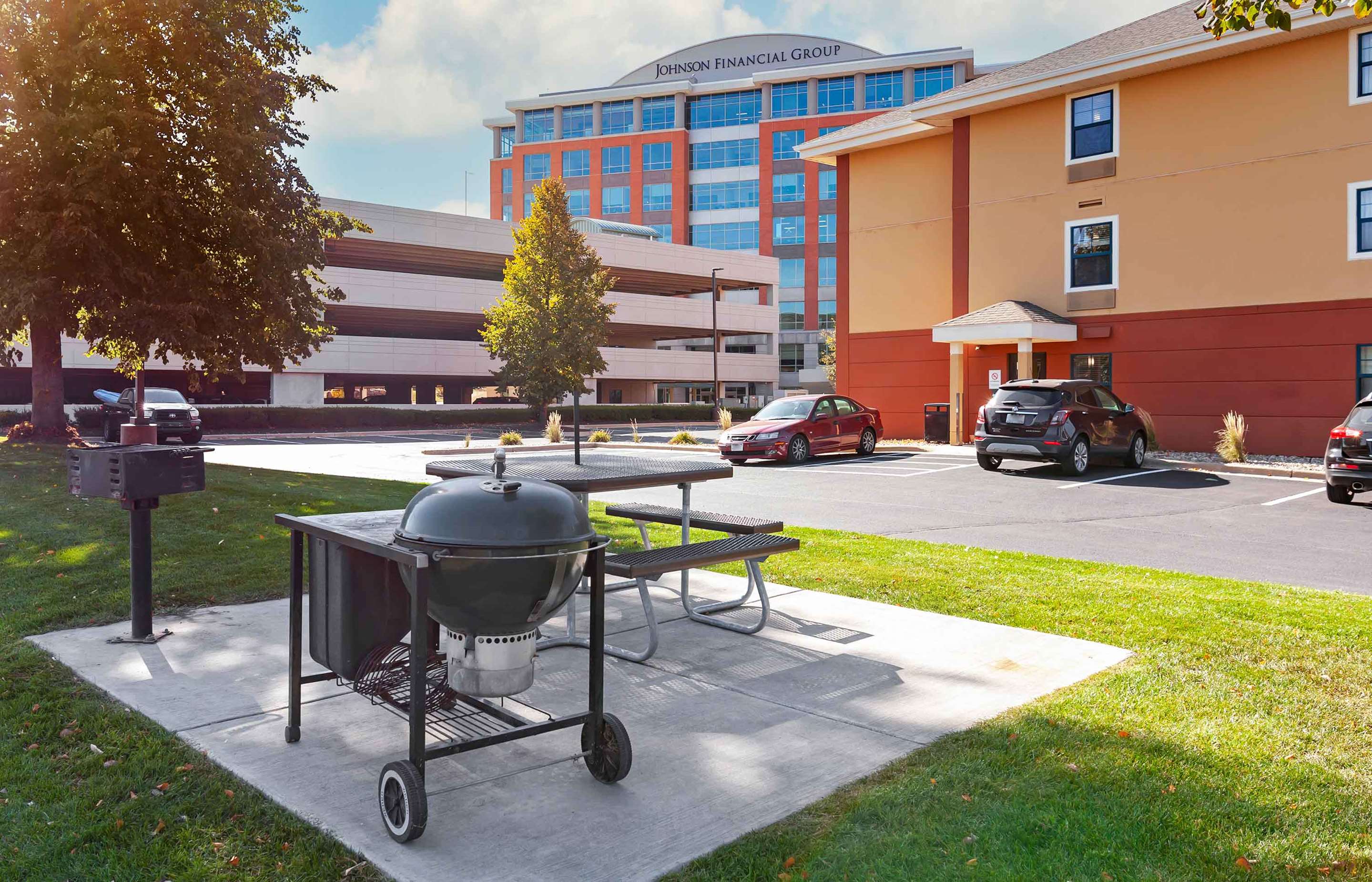 Picnic Area | Extended Stay America Suites - Madison - Junction Court