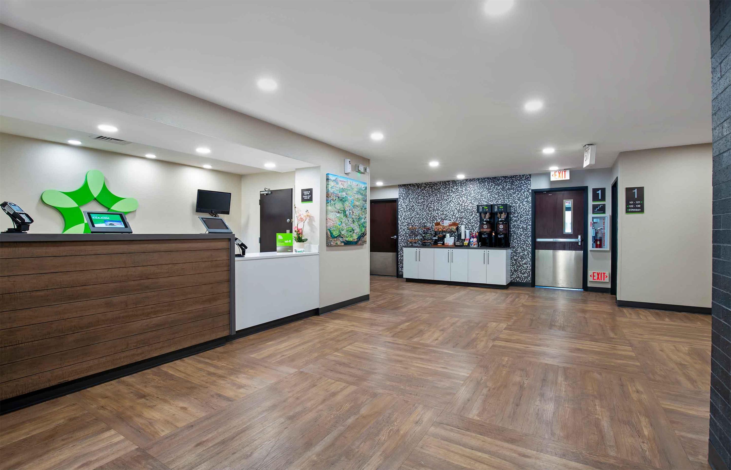 Lobby and Guest Check-in | Extended Stay America Suites - Washington, DC - Alexandria - Landmark