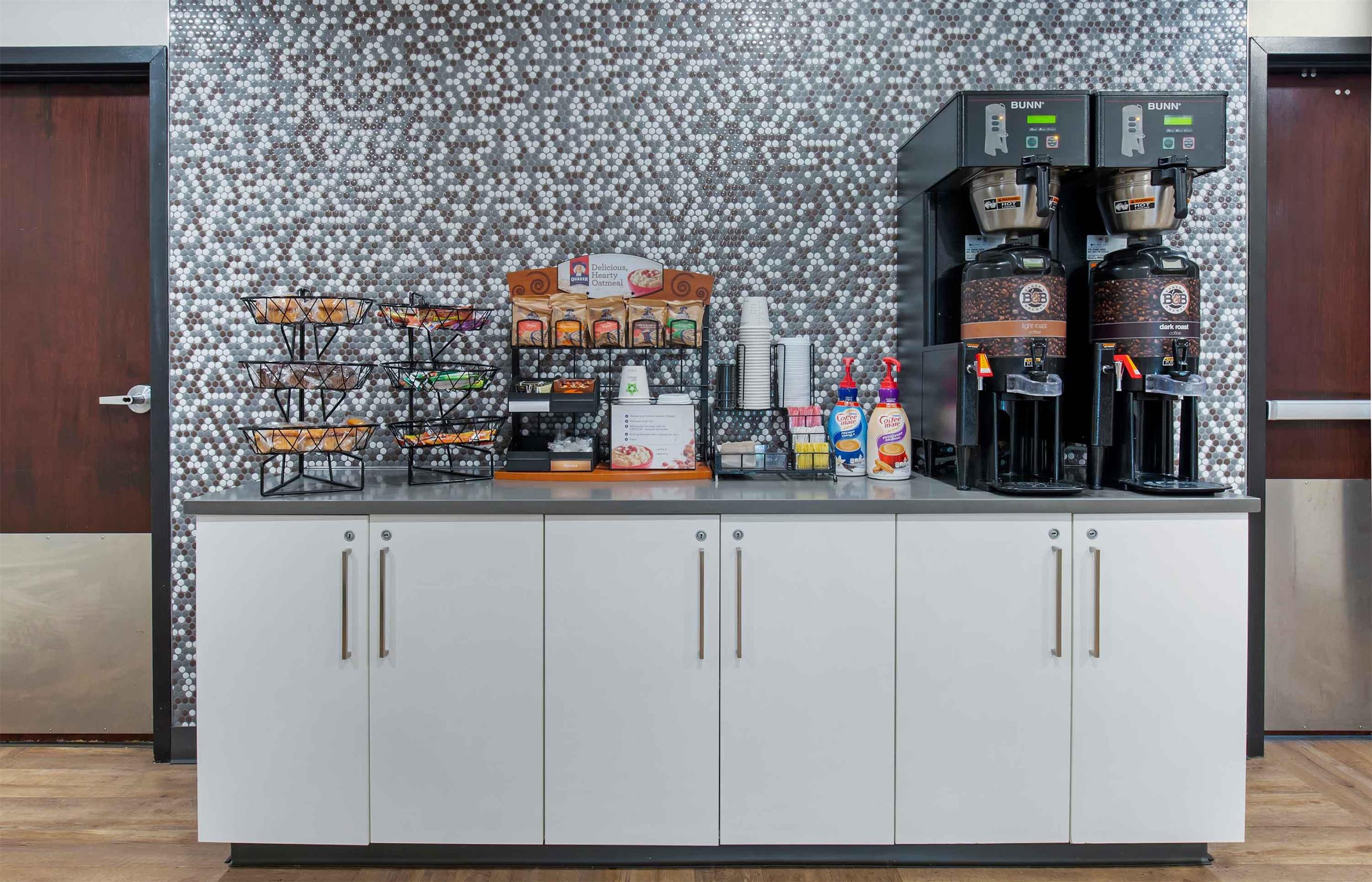 Free Grab-and-Go Breakfast | Extended Stay America Suites - Washington, DC - Alexandria - Landmark