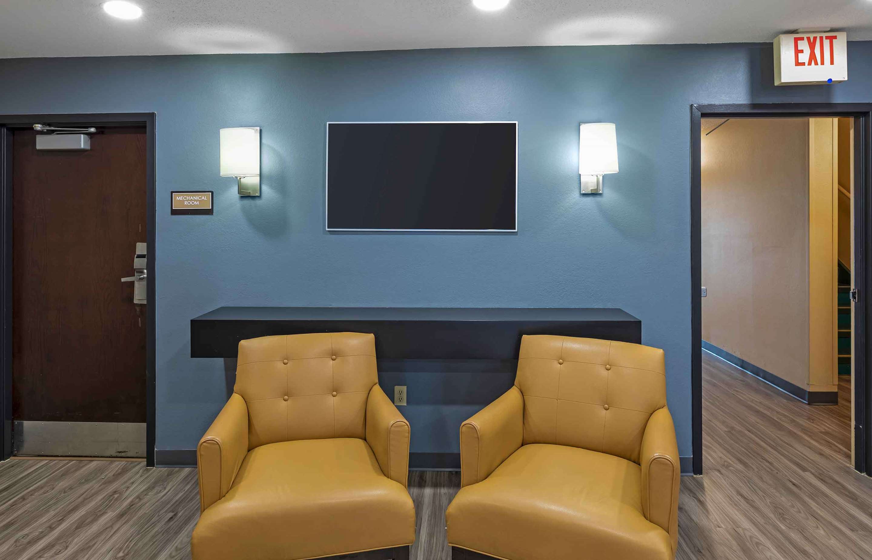 Lobby and Guest Check-in