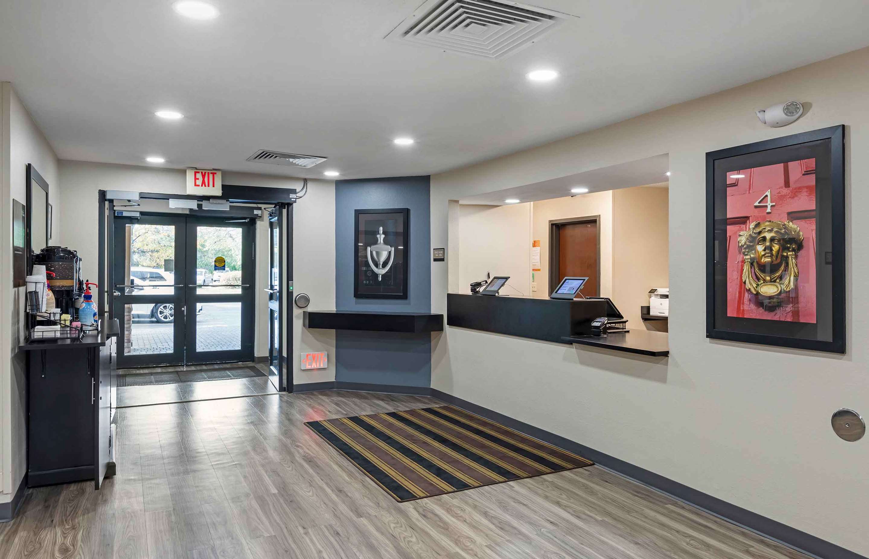Lobby and Guest Check-in