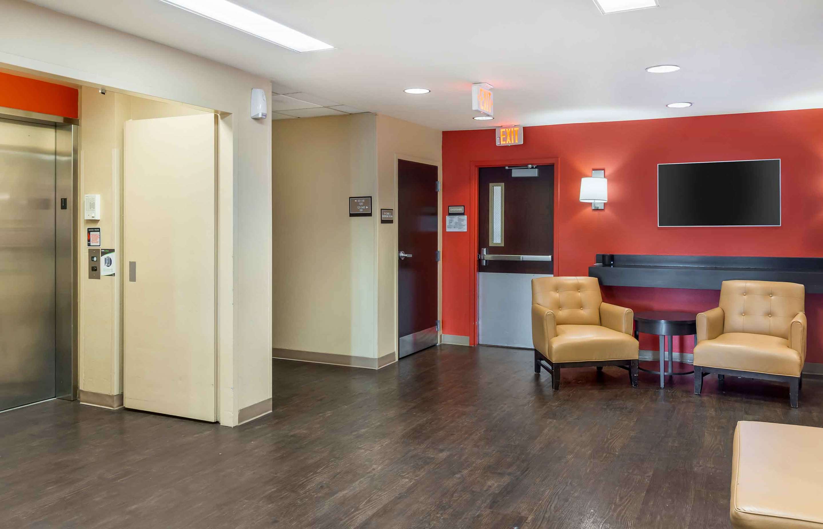 Lobby and Guest Check-in | Extended Stay America Suites Tacoma Fife