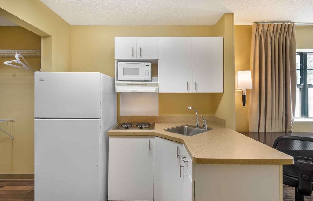 EXTENDED STAY AMERICA SUITES-guestroom-Guest Room,Kitchen/Kitchenette,On-Site.jpg
