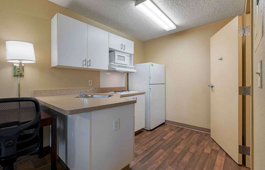 EXTENDED STAY AMERICA SUITES-guestroom-Guest Room,Kitchen/Kitchenette,On-Site.jpg