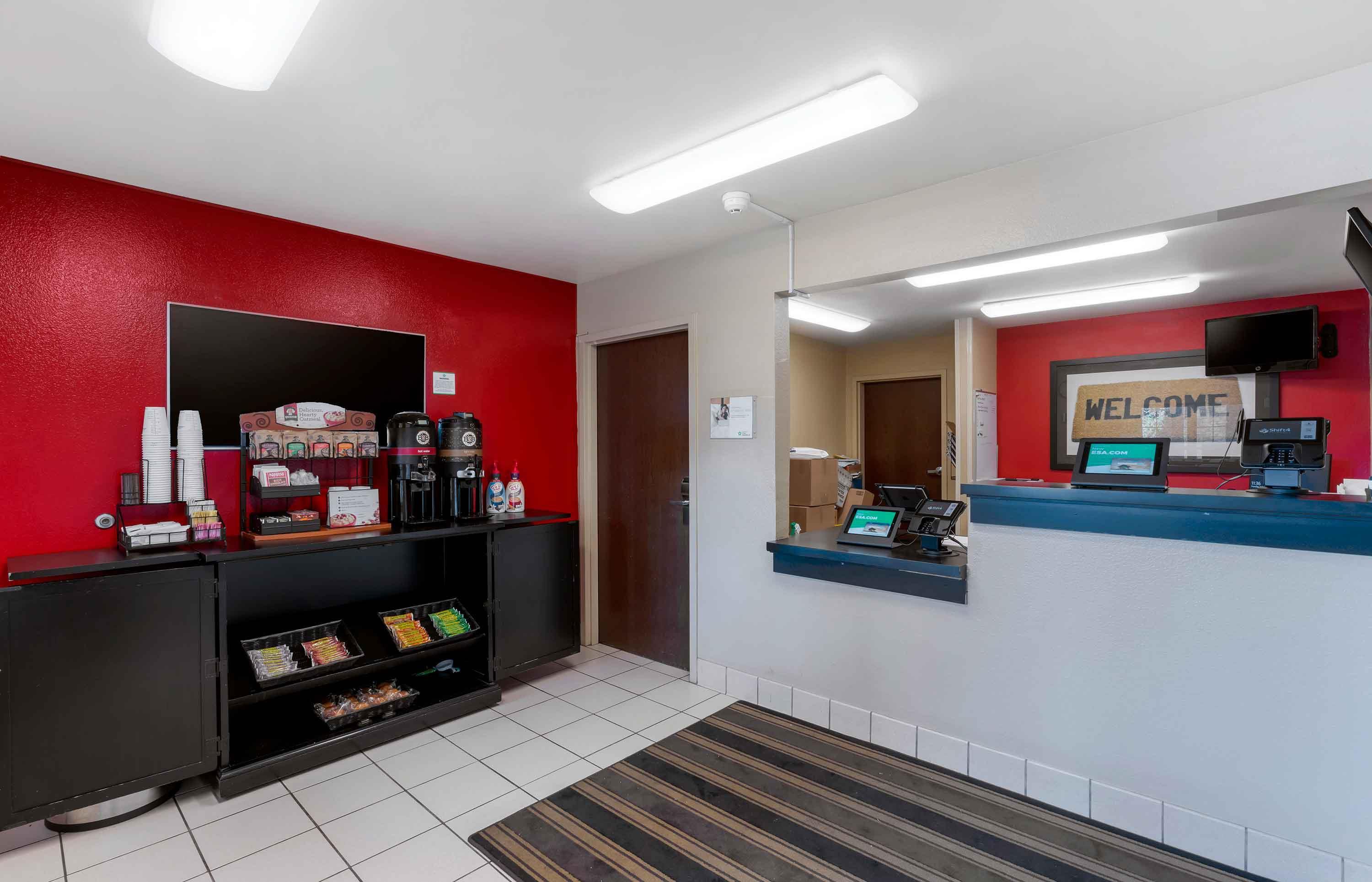Lobby and Guest Check-in | Extended Stay America Suites Sacramento White Rock Rd