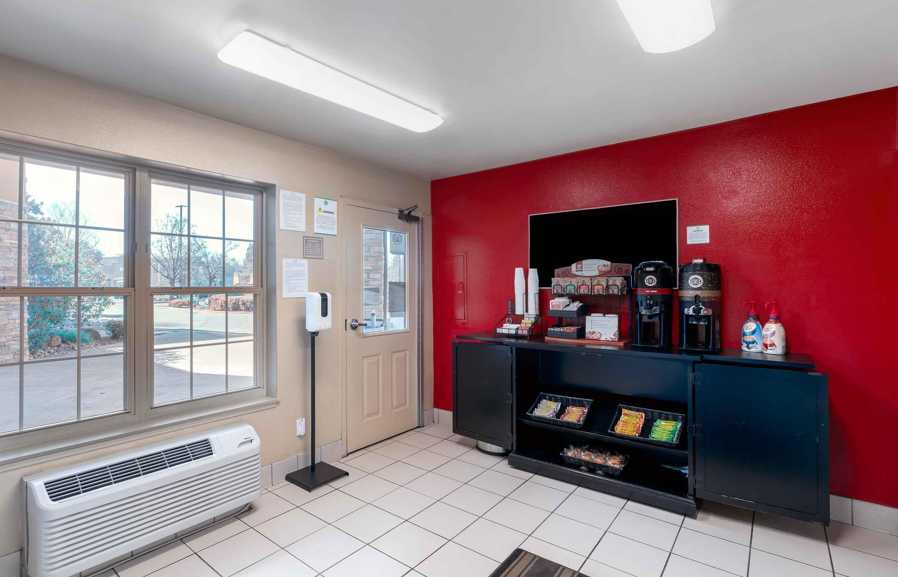 Lobby and Guest Check-in | Extended Stay America Suites Sacramento White Rock Rd